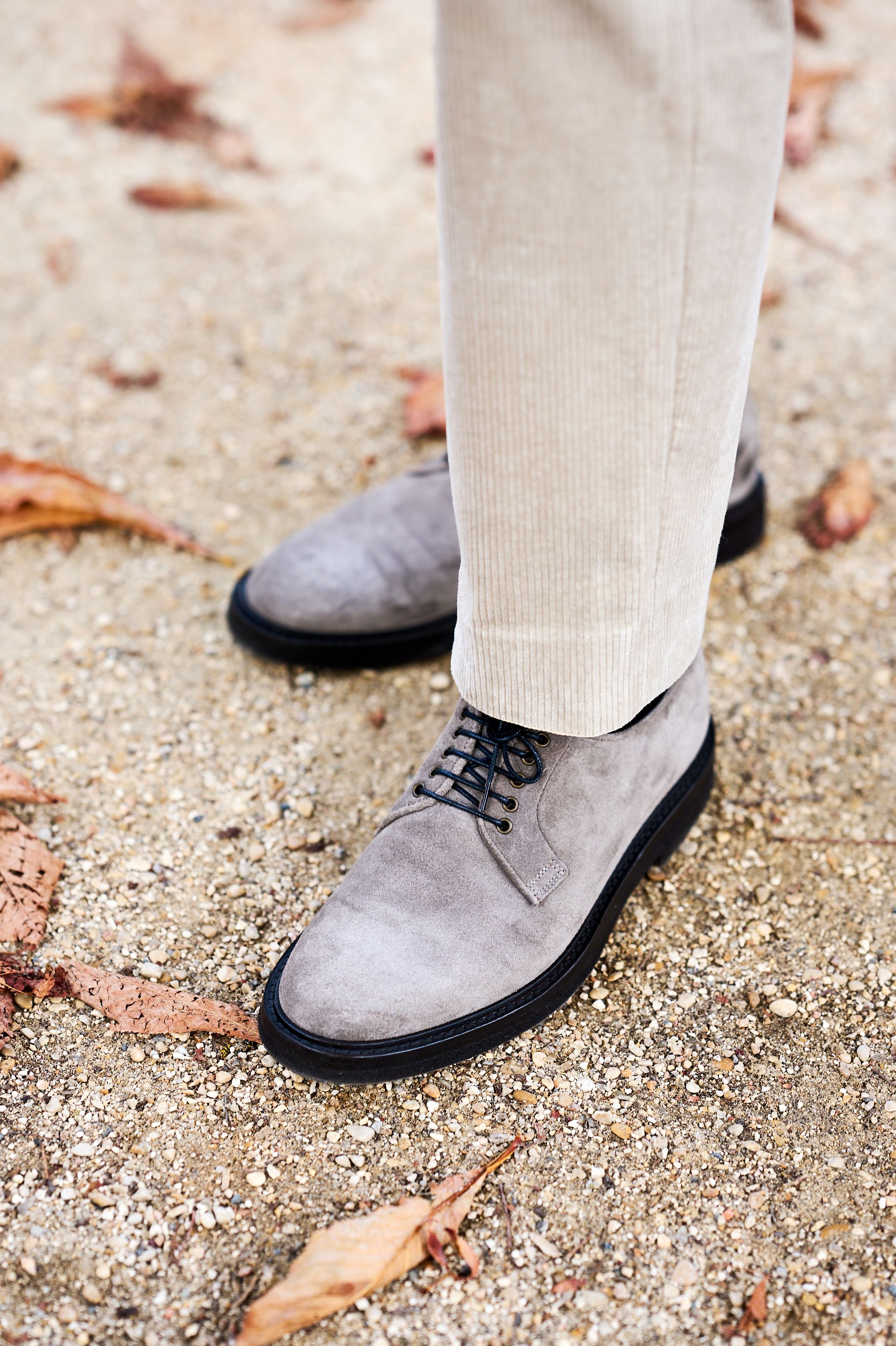 suede schoenen van Ettemadis grijs