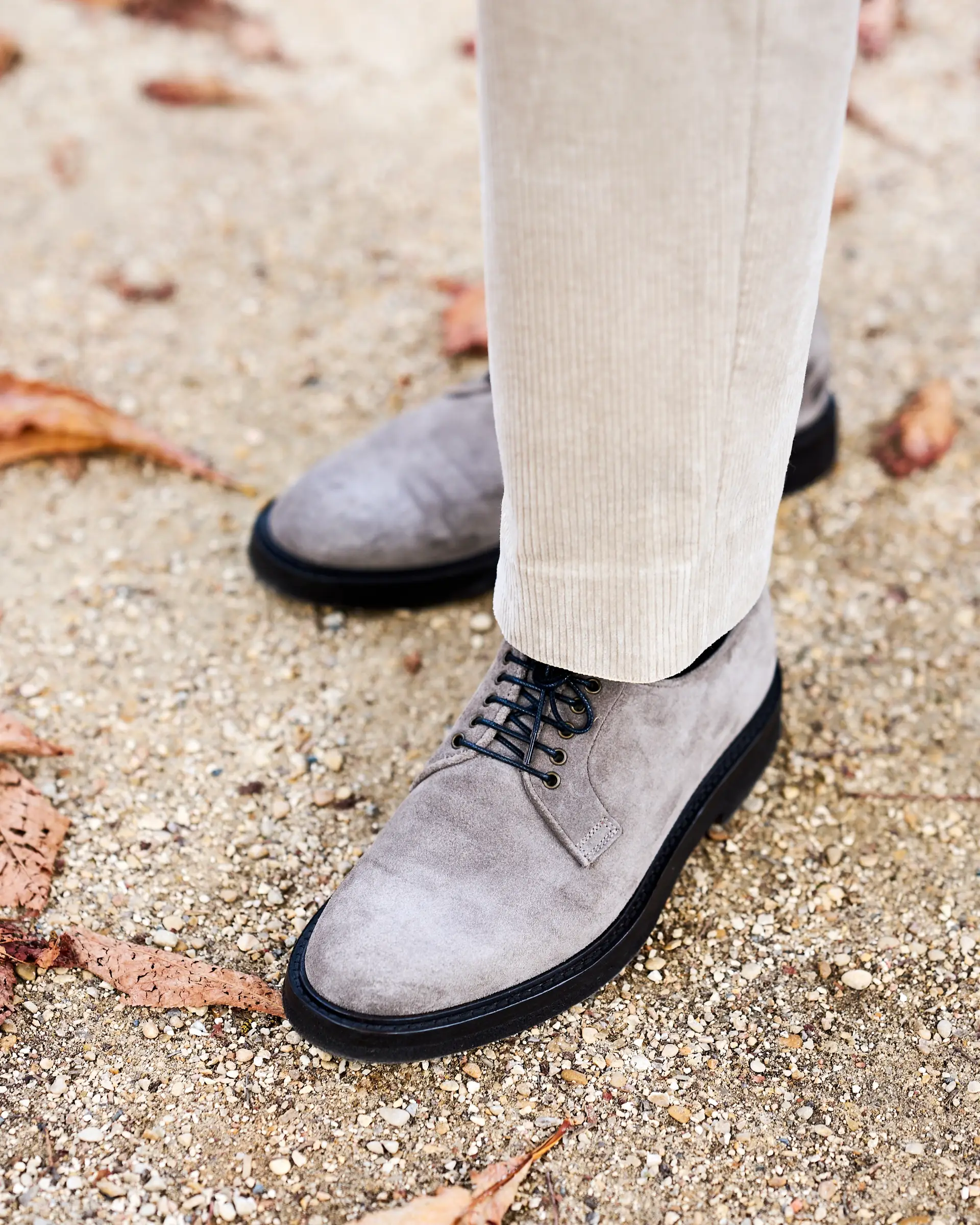 suede schoenen van Ettemadis grijs