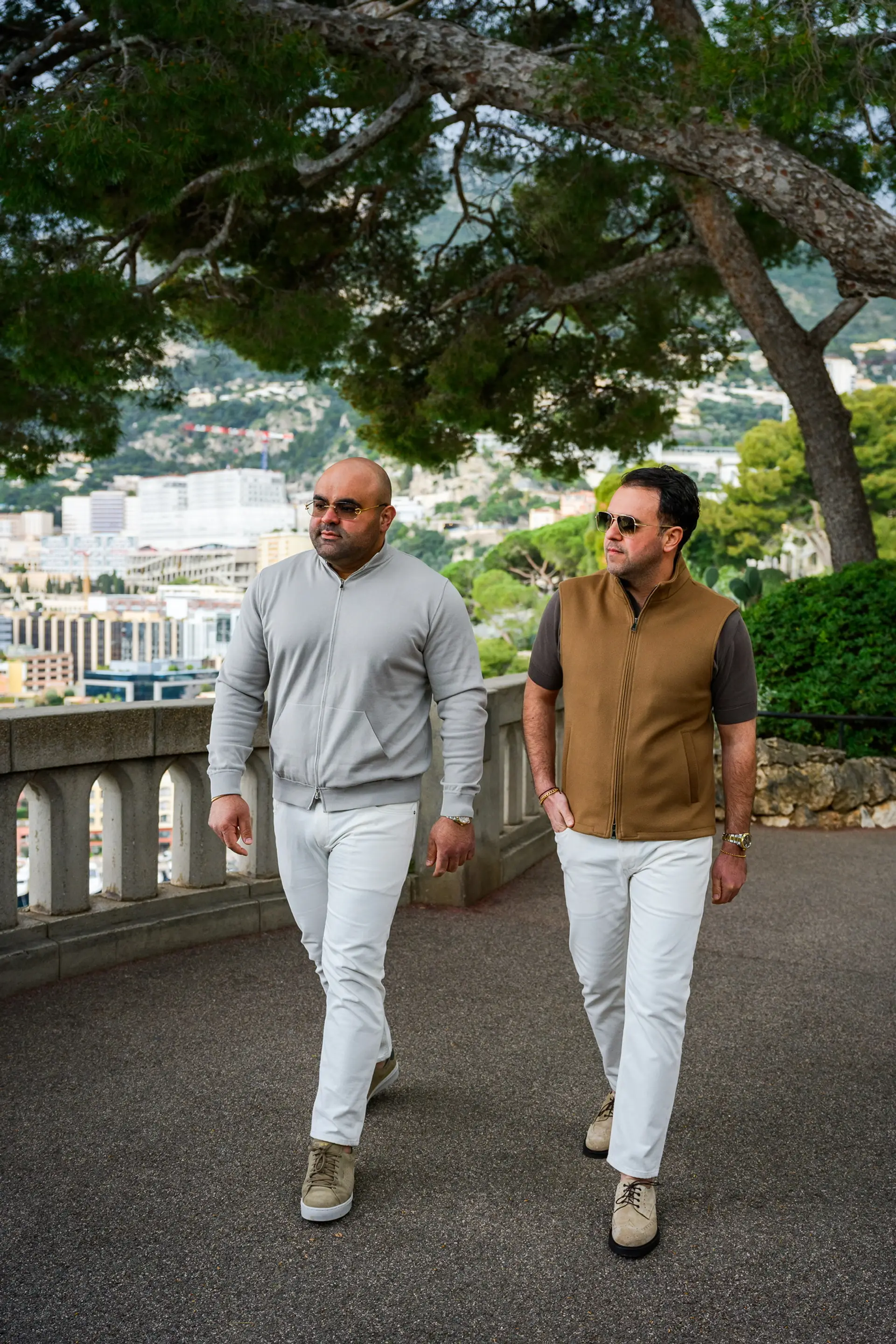 Witte jeans op maat van Ettemadis in Monaco