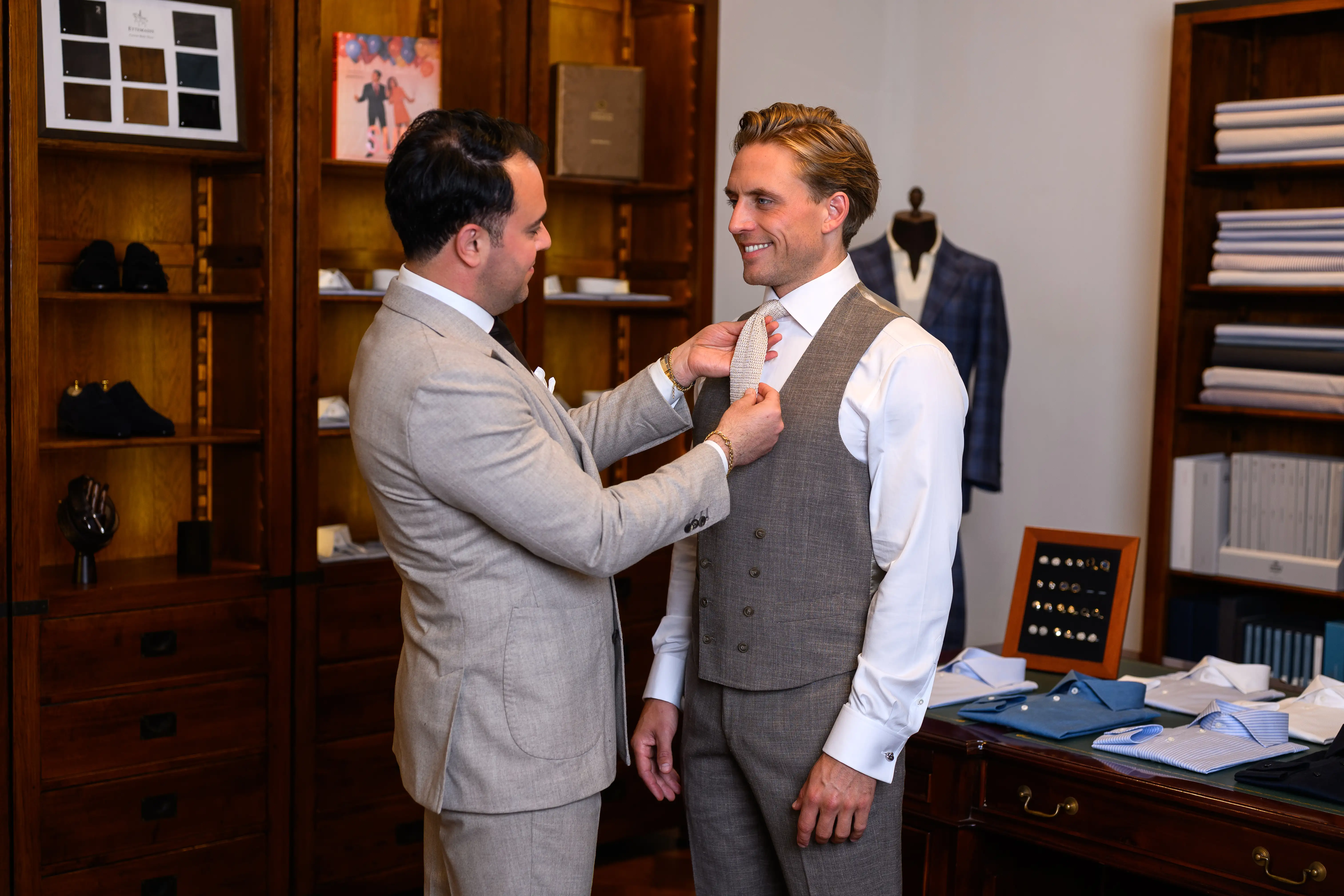 Doorpassen foto bij Ettemadis in Den Haag