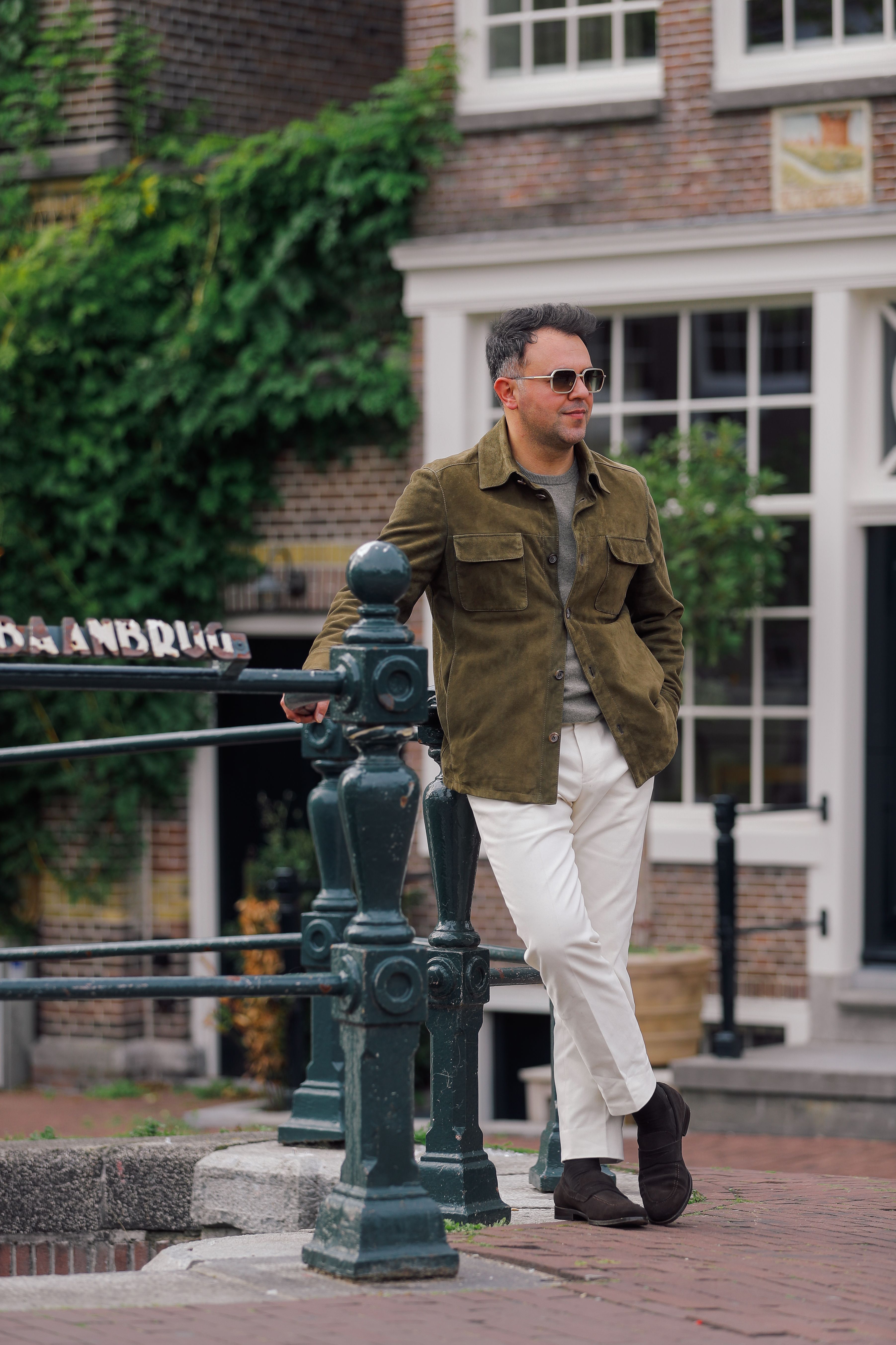Bruine pak op maat van Ettemadis