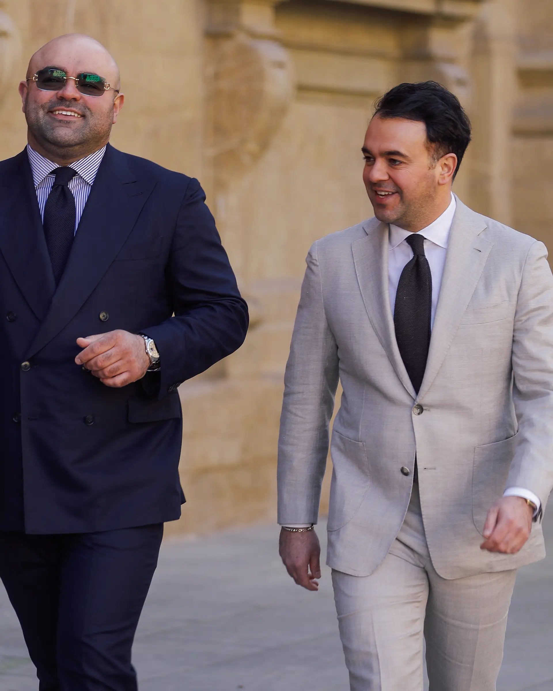 Grijze maatpak van Ettemadis in Den Haag