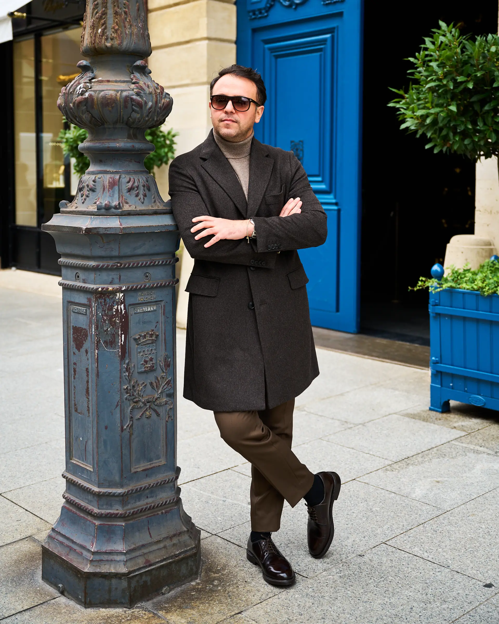 Amir Etemadi met winterjas op maat