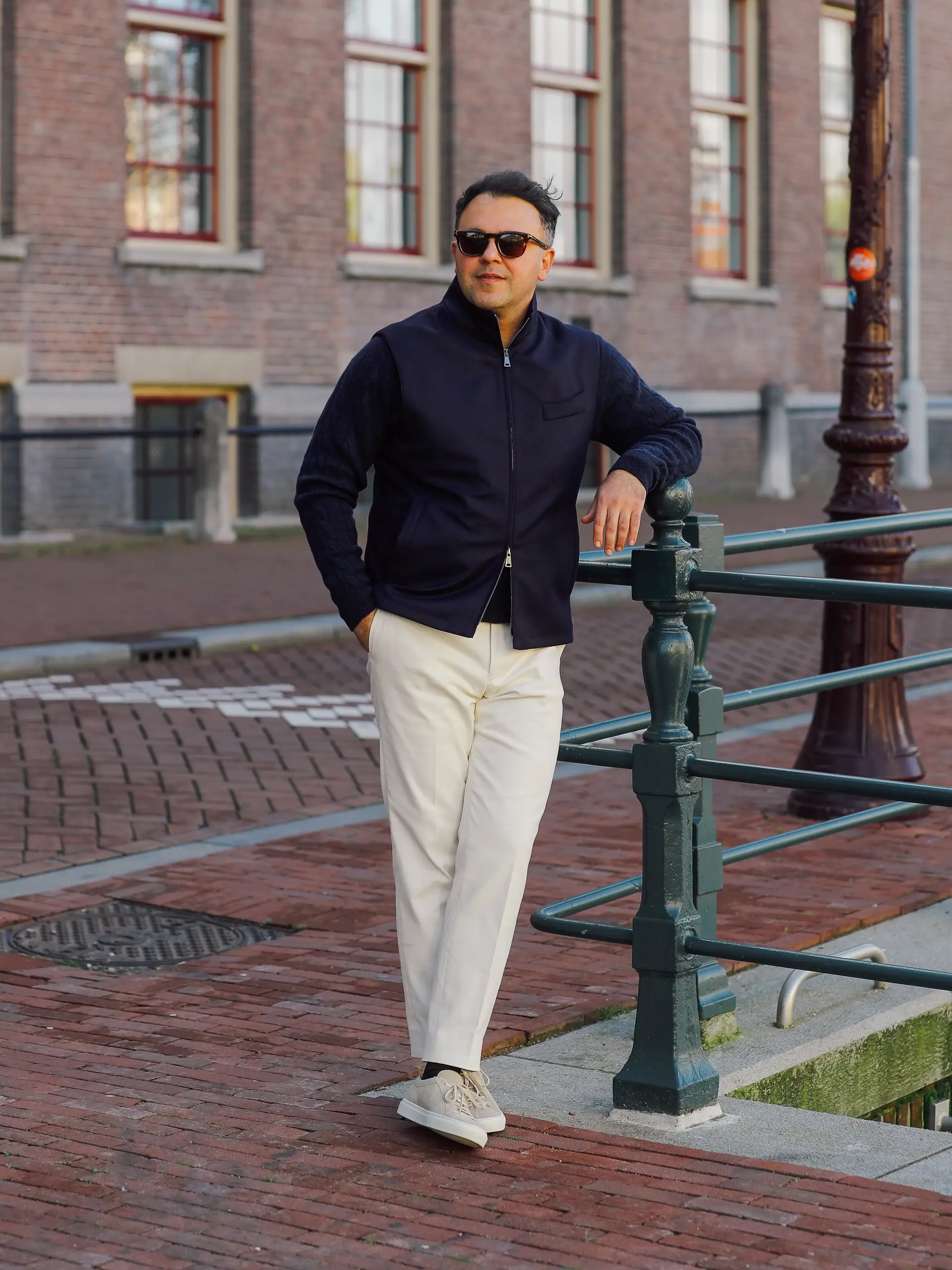 Bruine pak op maat van Ettemadis