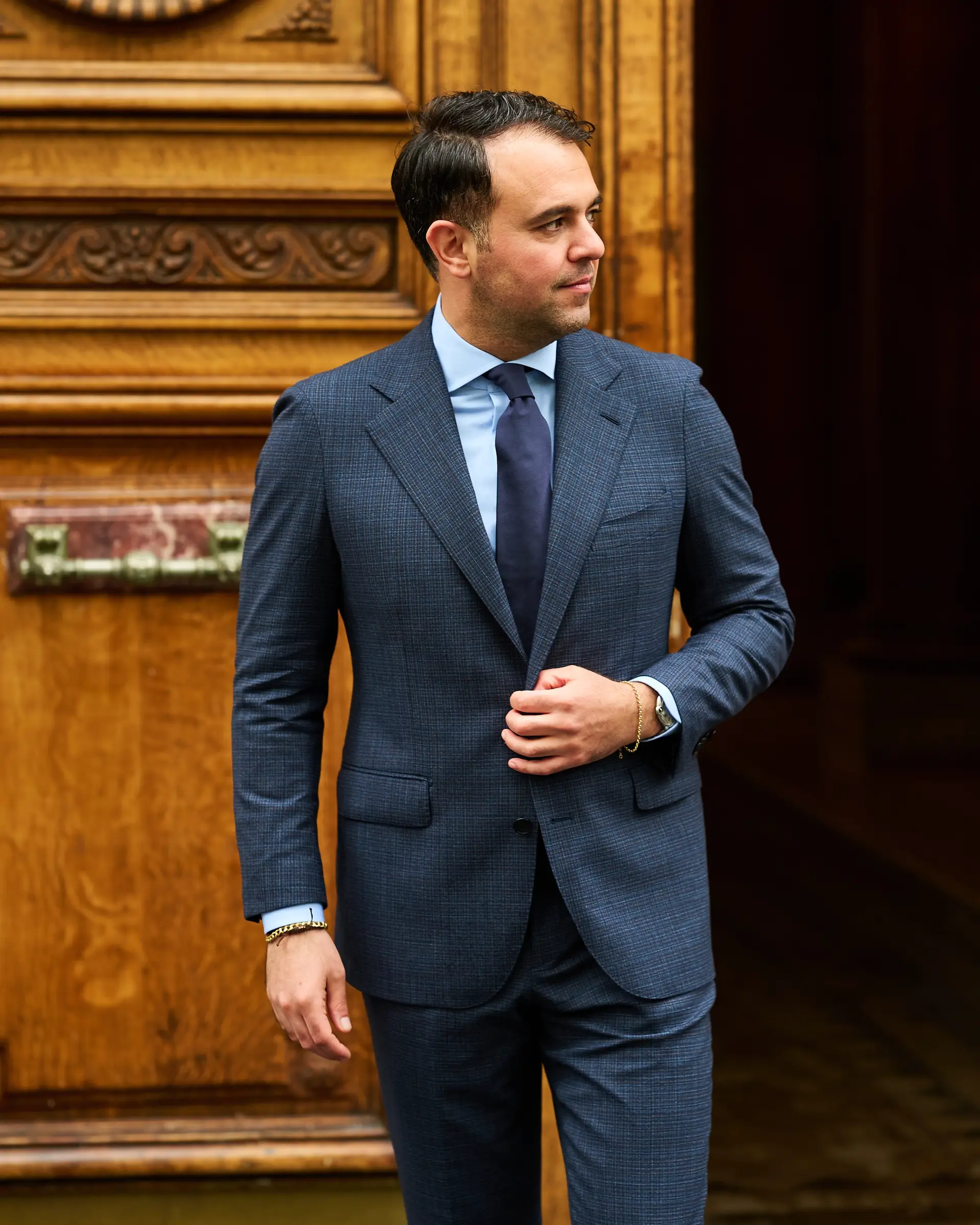 Blauw pak op maat van Ettemadis