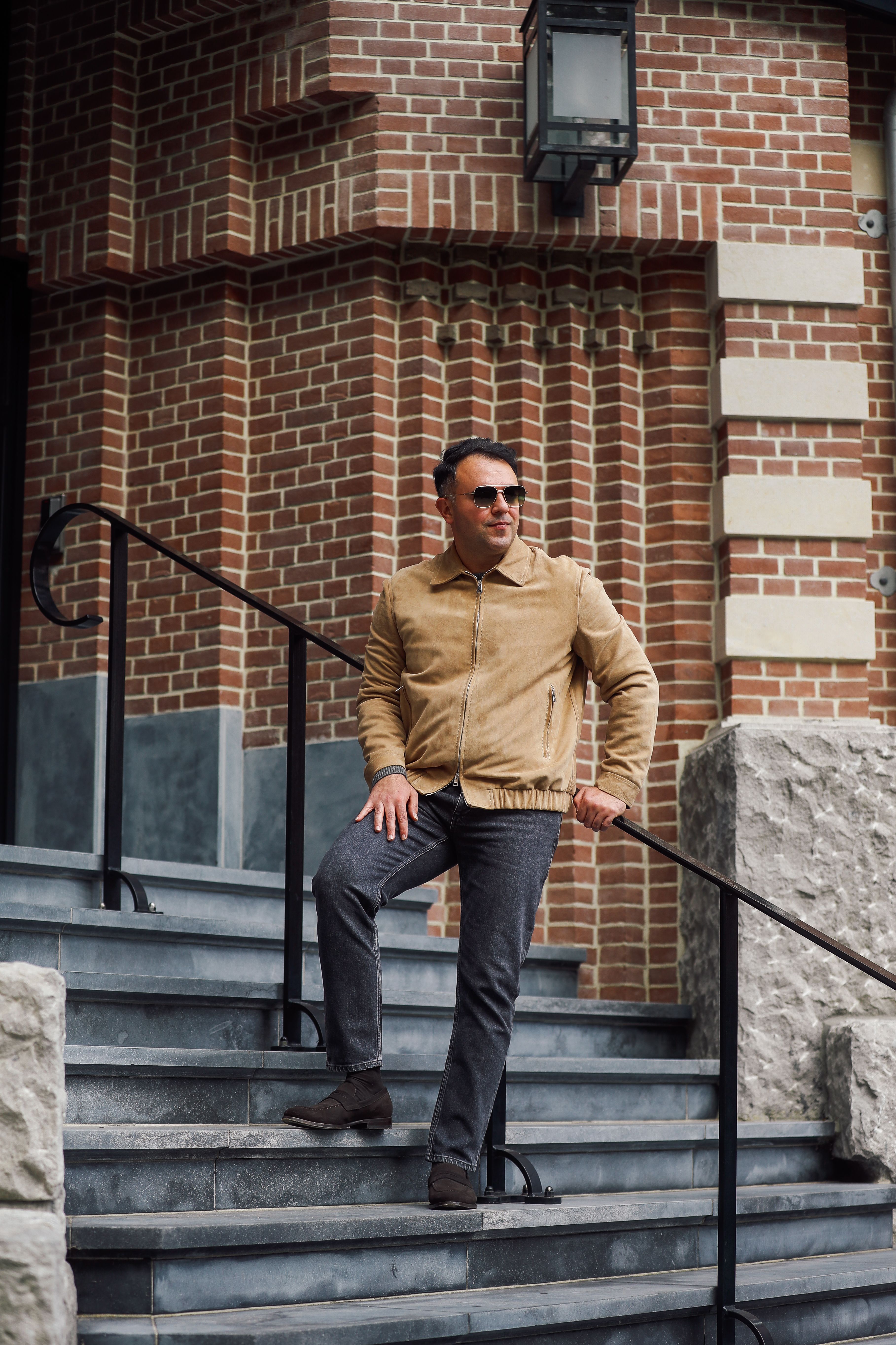 Beige suede bomber op maat door Ettemadis