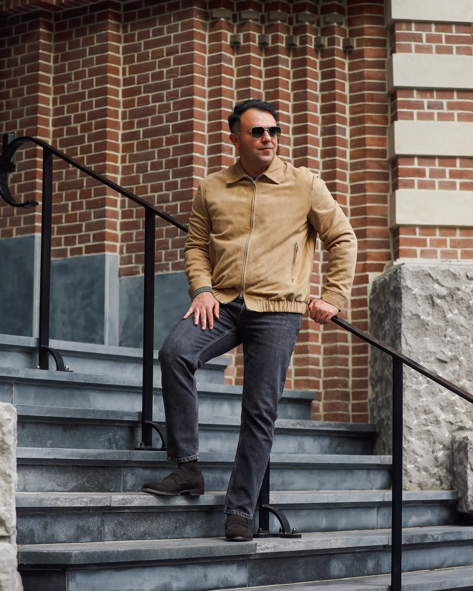 Beige suede bomber op maat door Ettemadis