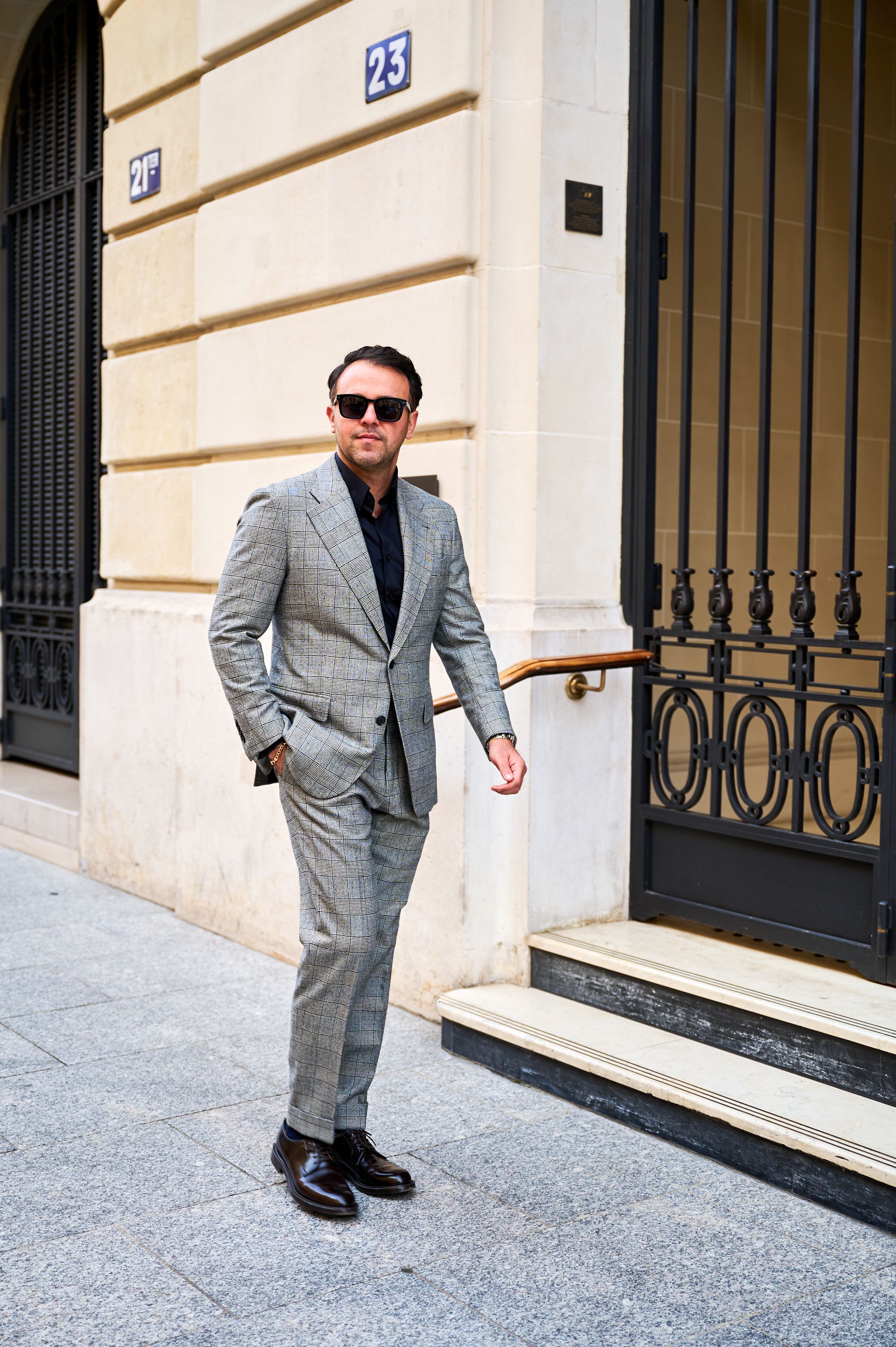 Geruit maatpak grijs van Ettemadis in Den Haag