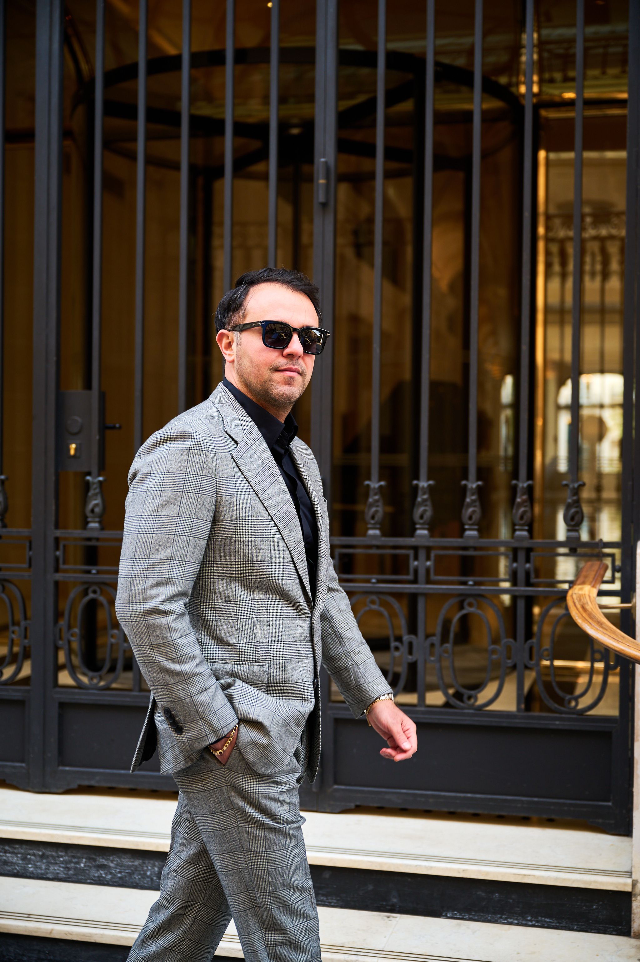 Geruit pak op maat Ettemadis Den Haag in Parijs 