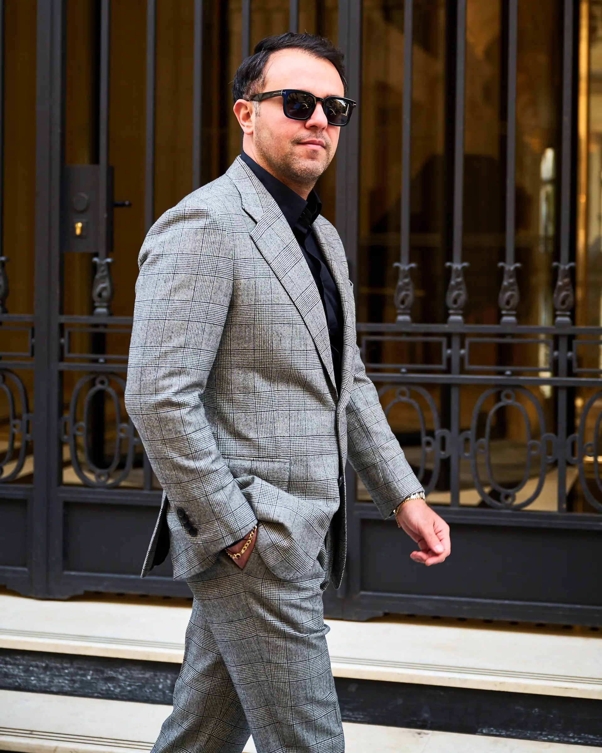 Geruit pak op maat Ettemadis Den Haag in Parijs