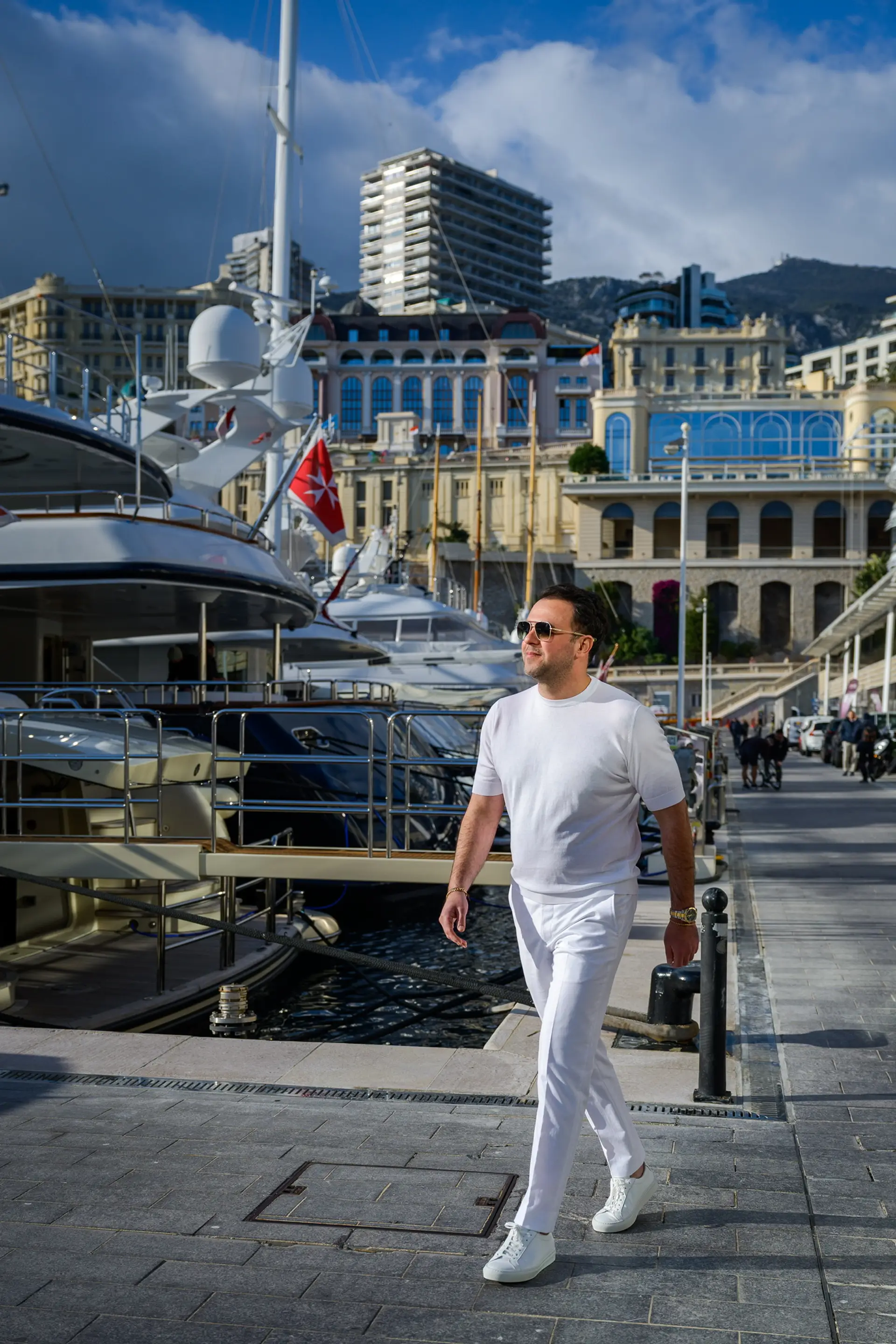 Witte broek op maat van Ettemadis in Monaco