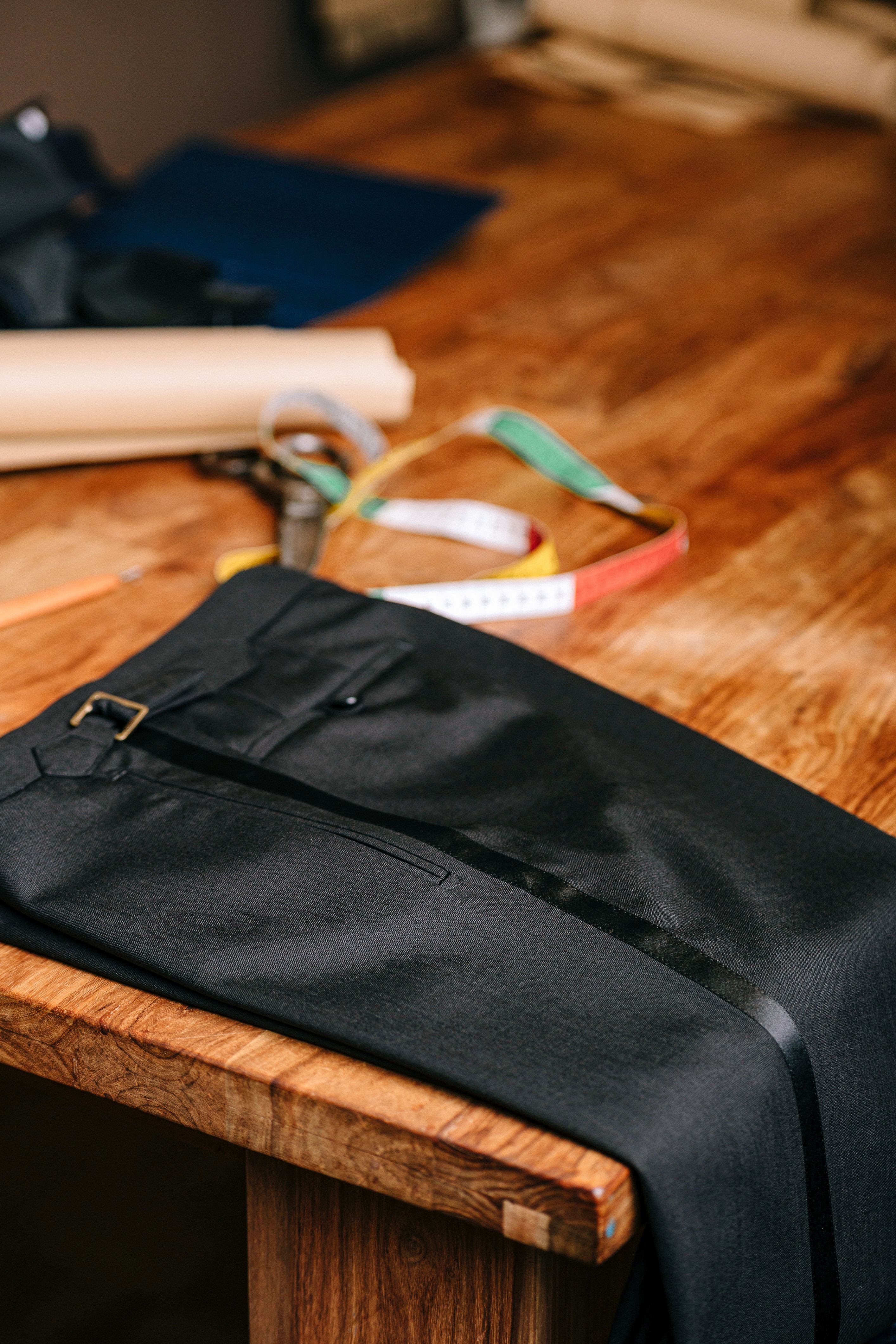 Bies broek smoking tuxedo van ettemadis