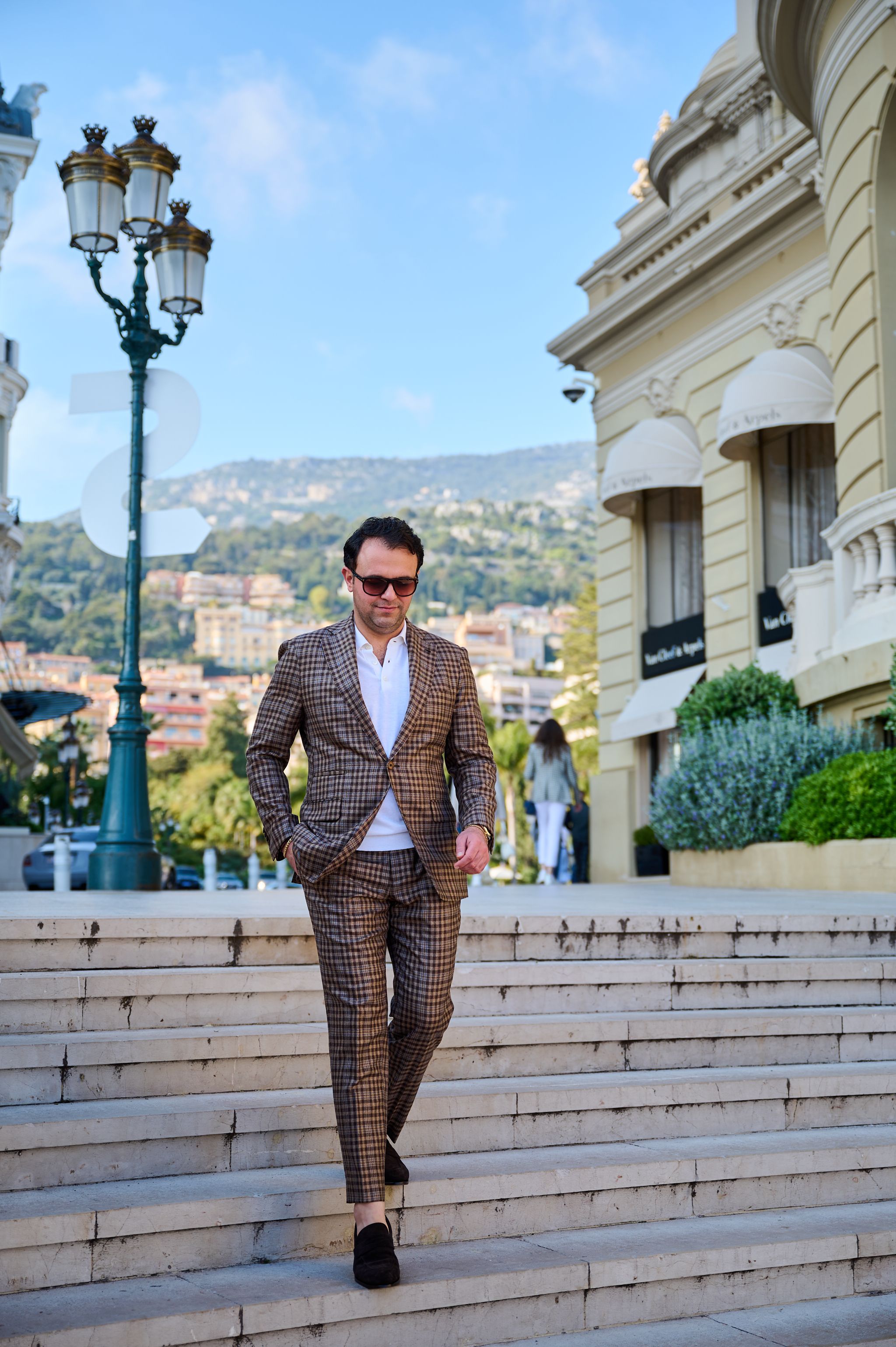 Bruin geruit maatpak met polo knitwear | Ettemadis Den Haag