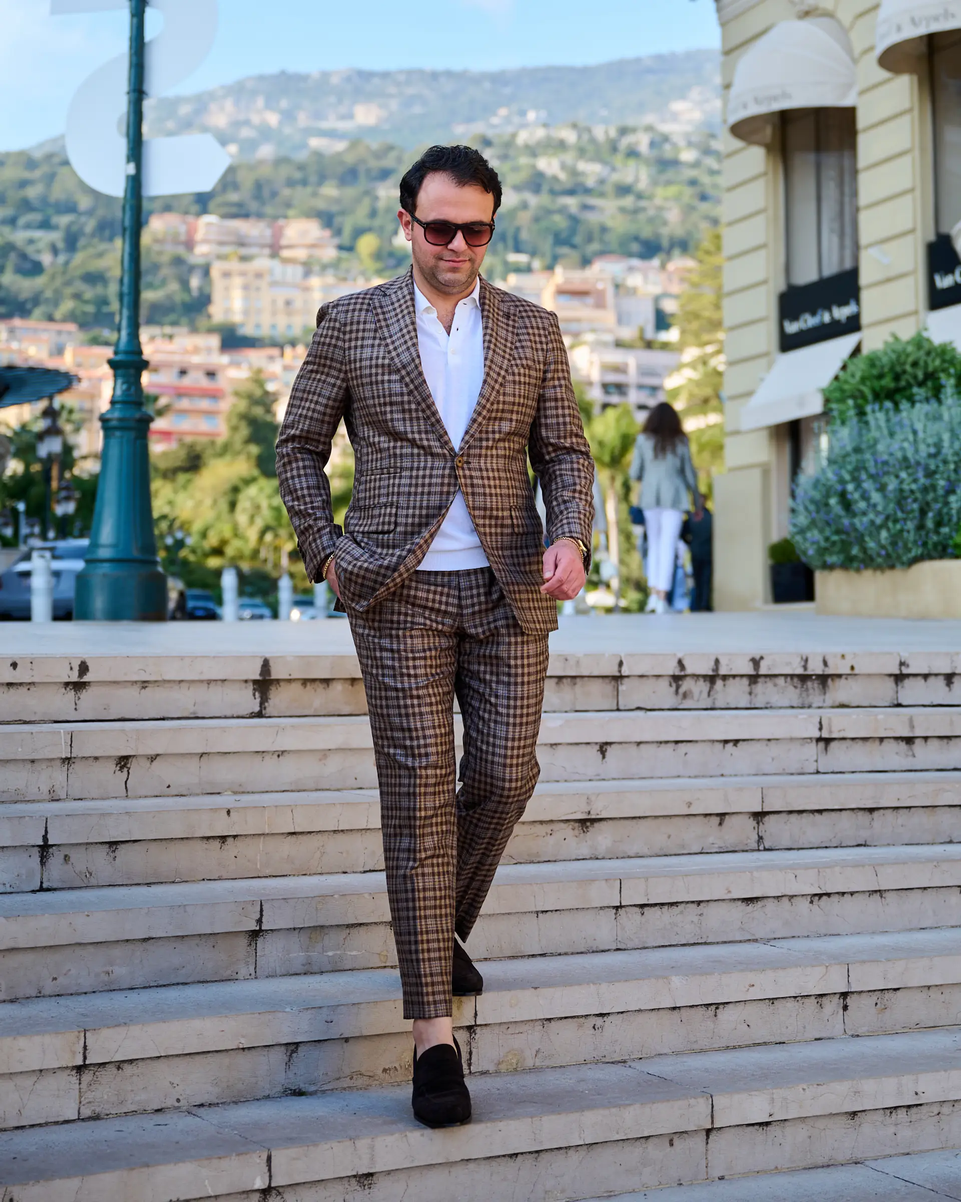 Bruin geruit maatpak met polo knitwear | Ettemadis Den Haag