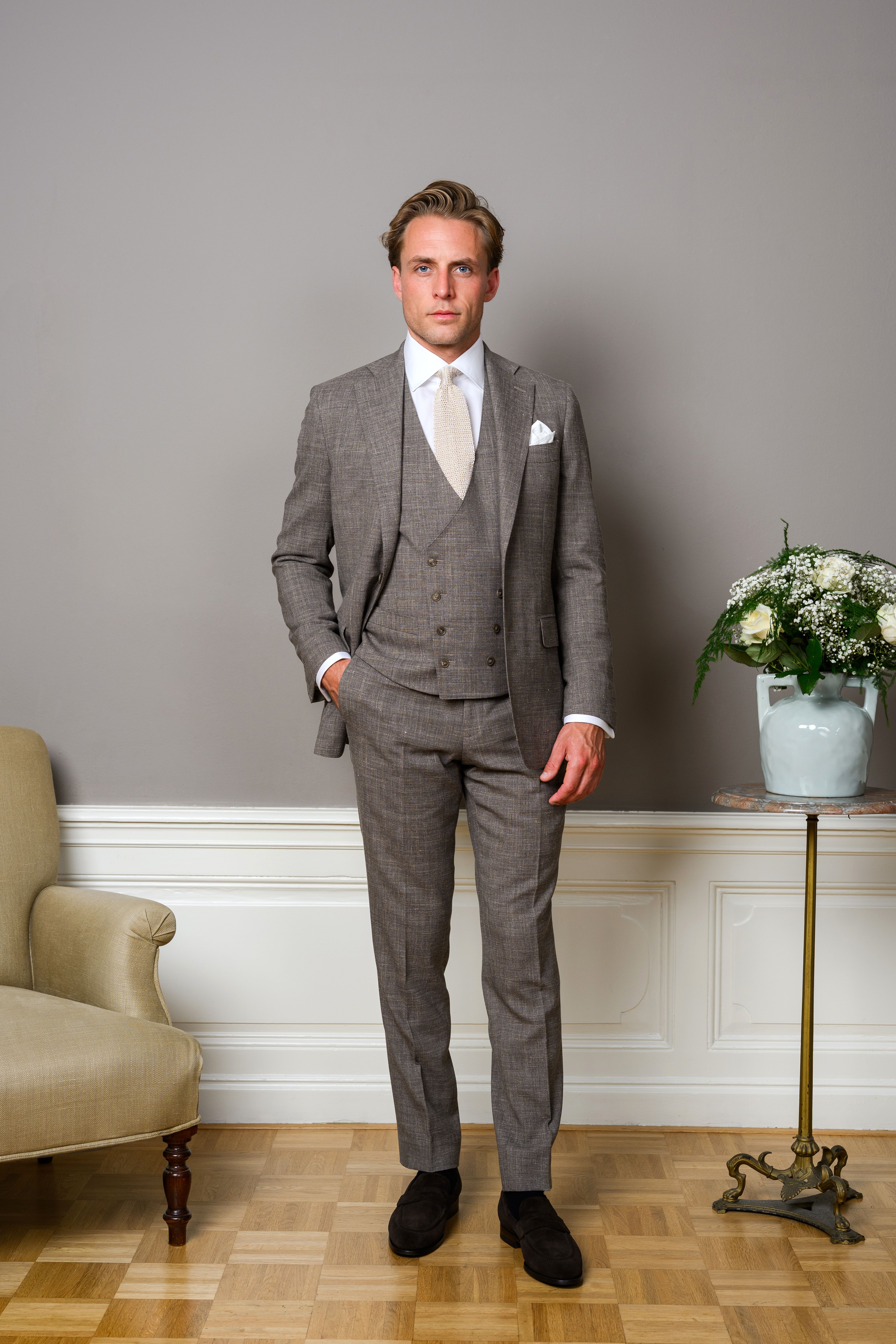 Beige trouwpak op maat | Ettemadis Den Haag