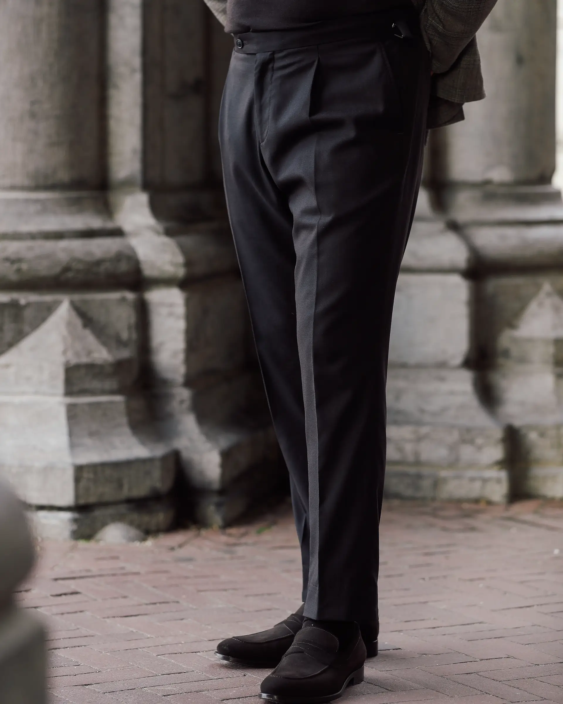 Broek op maat van Ettemadis met plooien