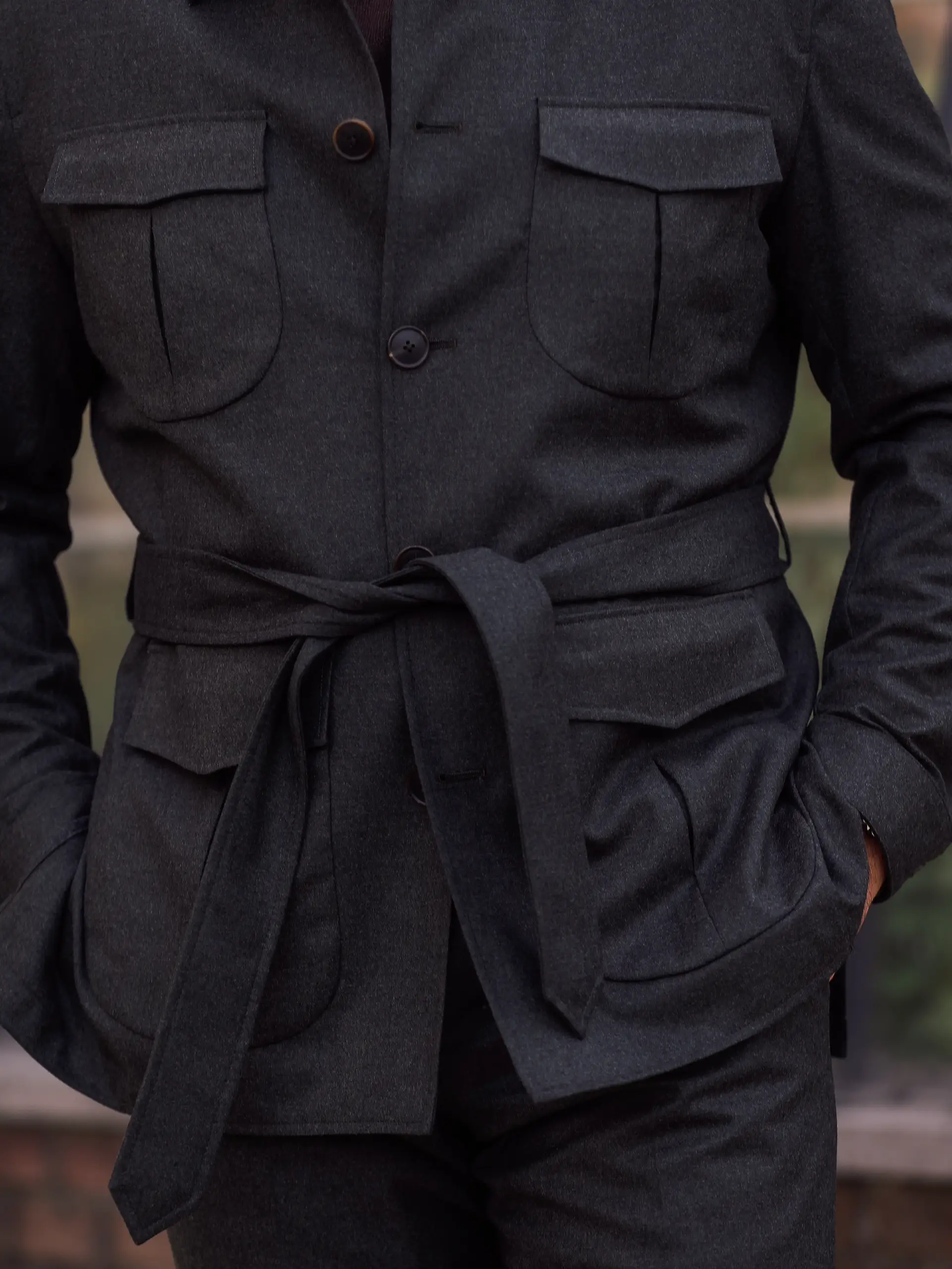 Details Safari suit van Ettemadis in het groen