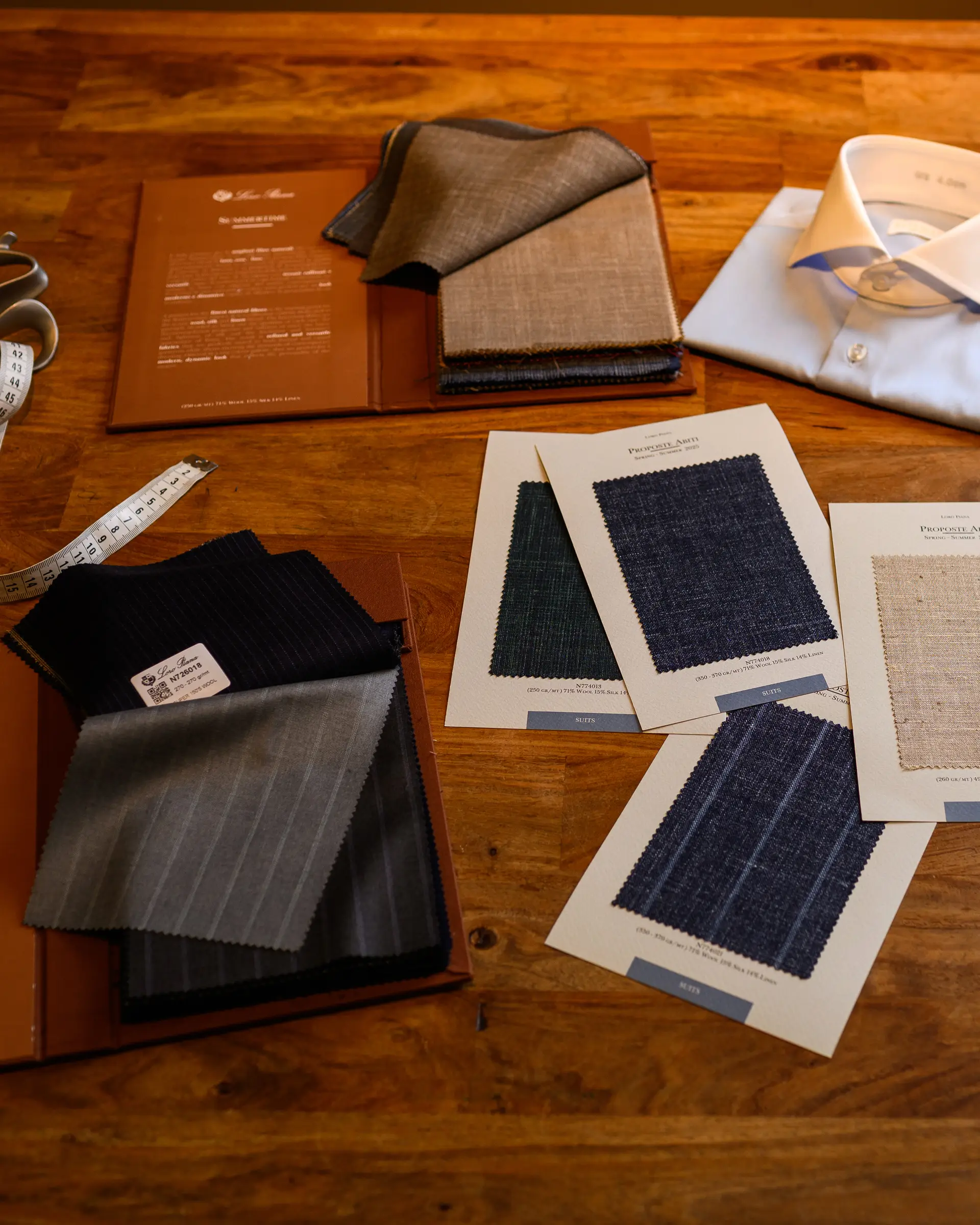 Stoffen voor maatpakken bij Ettemadis in Den Haag