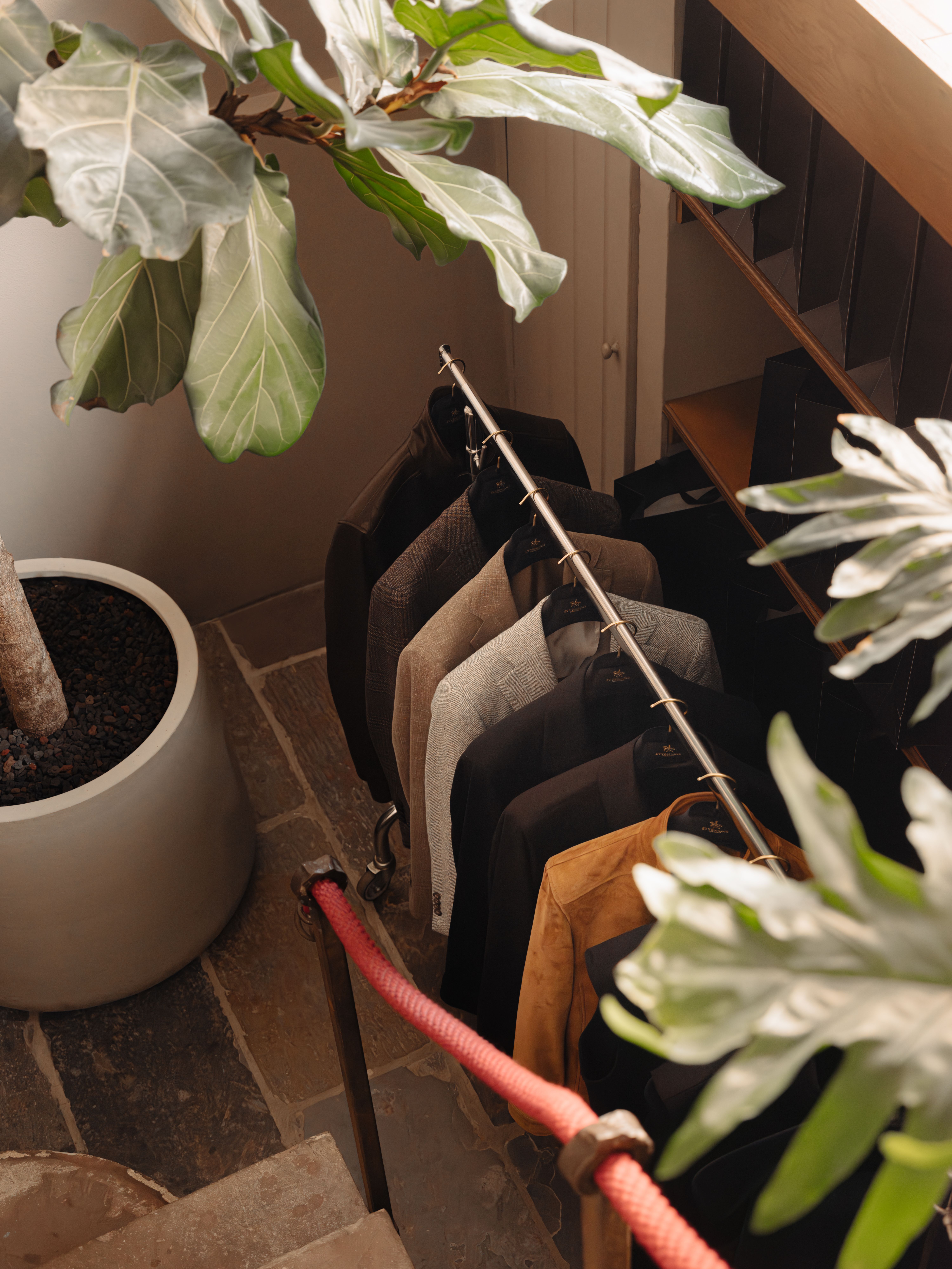 Beneden bij Ettemadis atelier van Den Haag