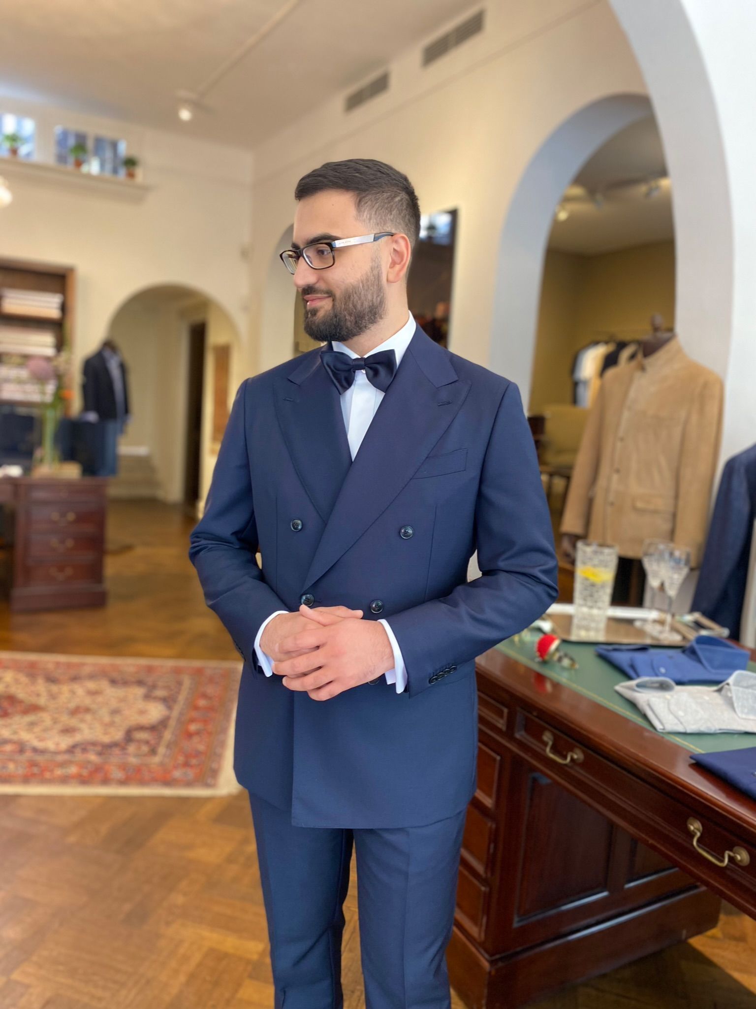 Double breasted maatpak gedragen door klant bij Ettemadis