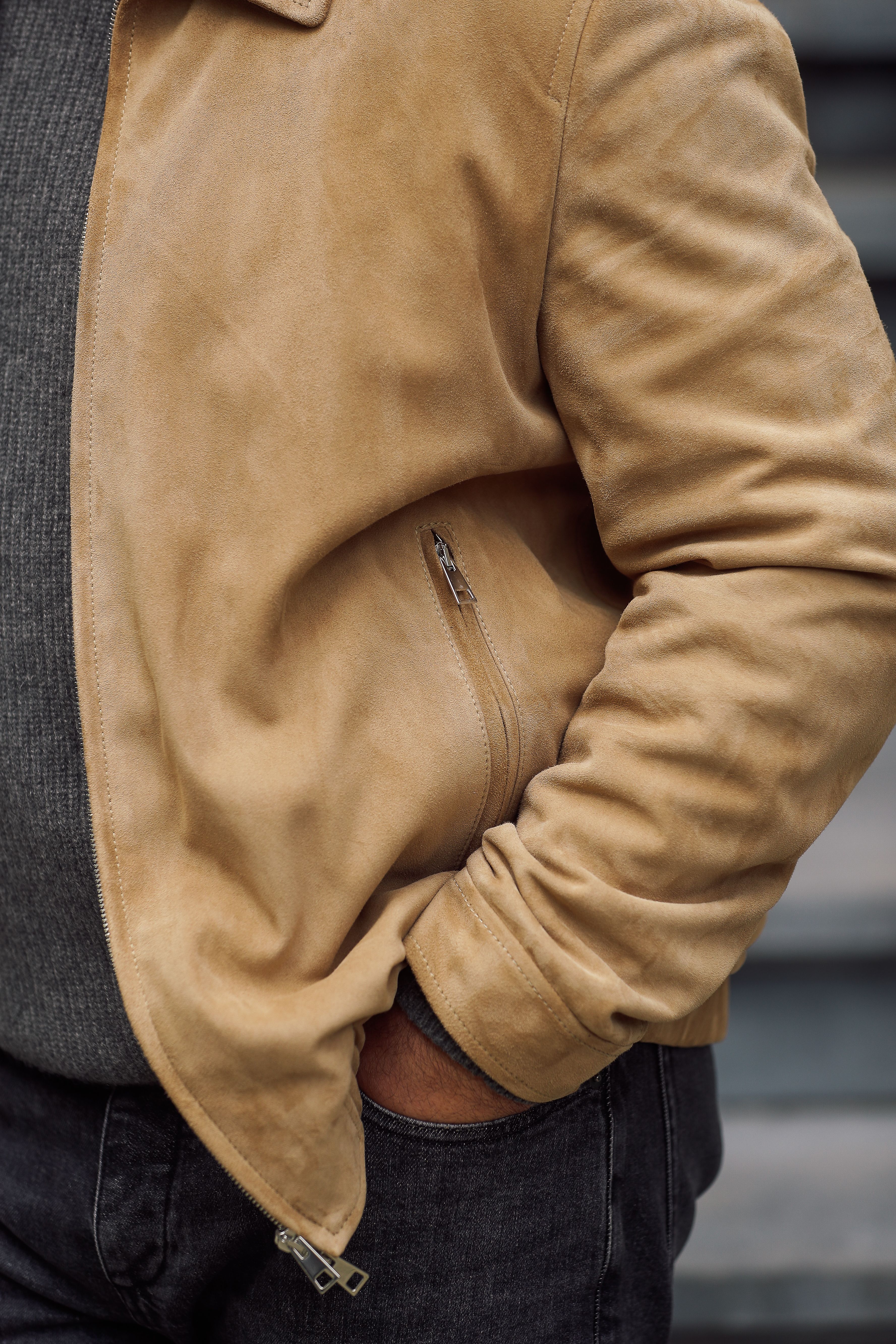 Details shot van Lederen jas bomber van Ettemadis