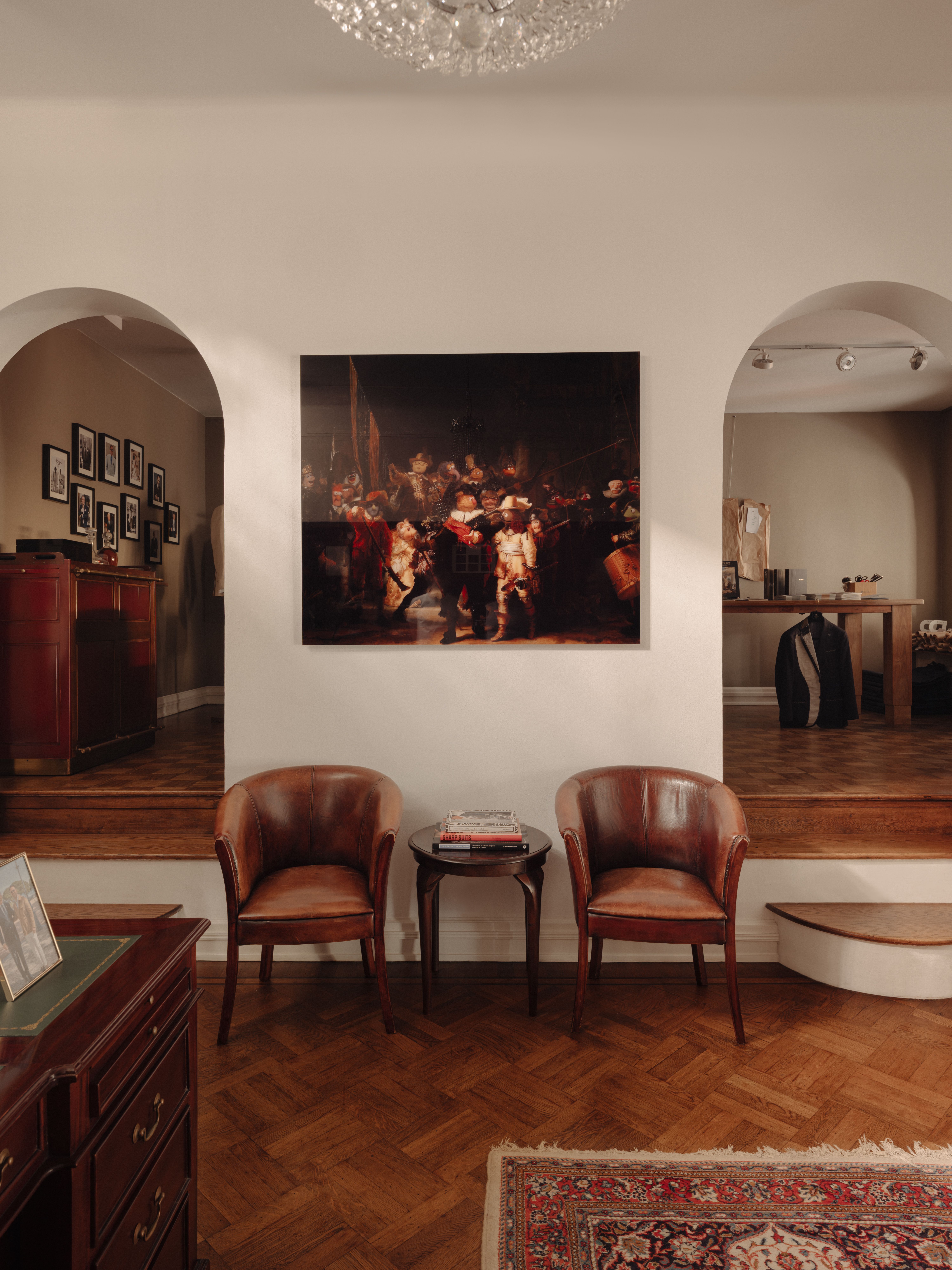 Interieur Ettemadis schilderij van Den Haag