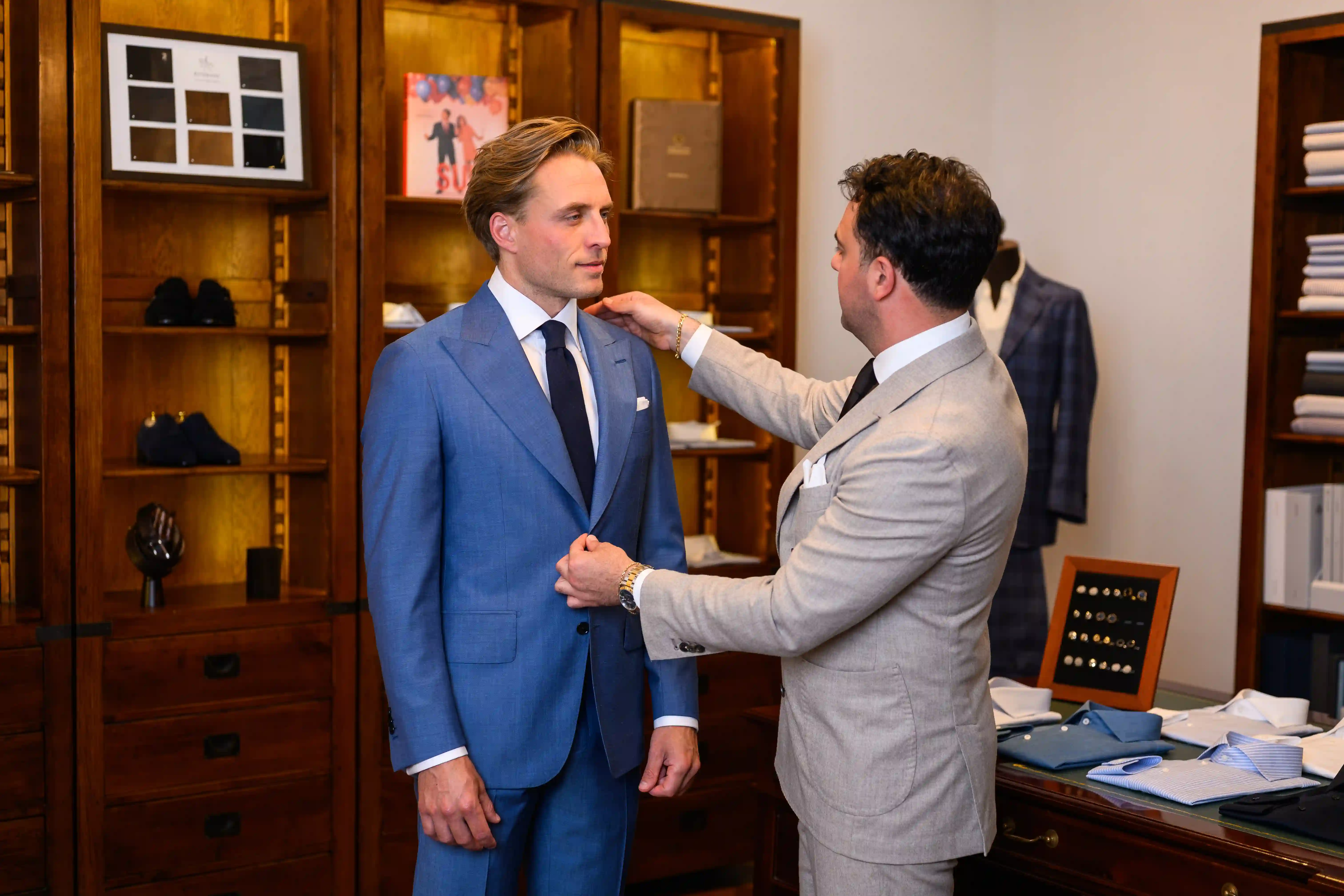 Blauw maatpak van Ettemadis in Den Haag, luxe herenmode