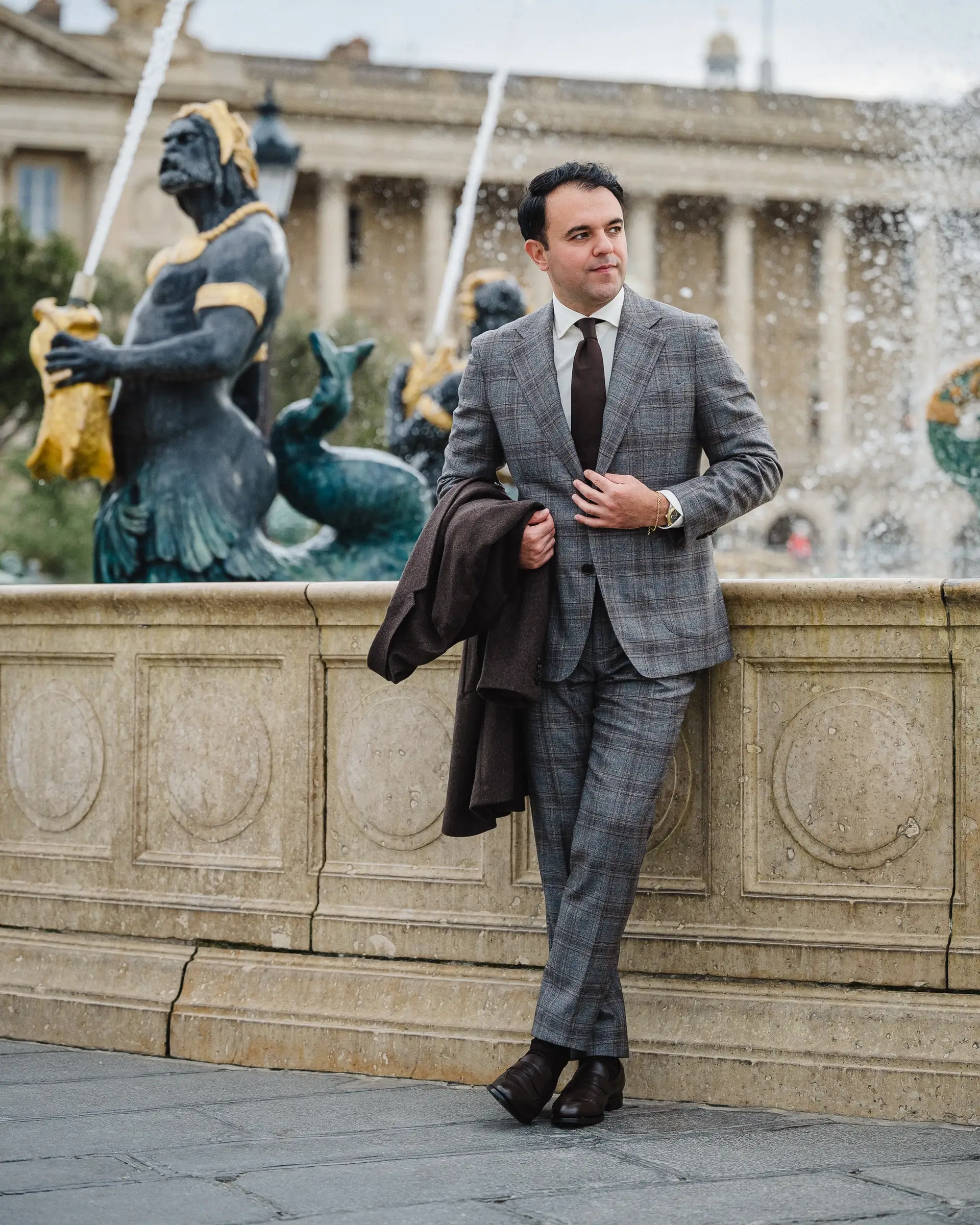 bruin pak op maat van ettemadis