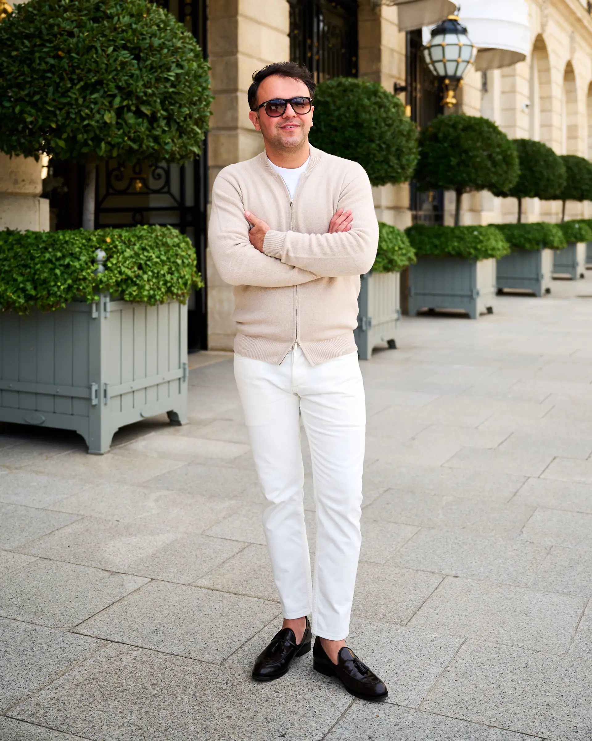 casual chic beige outfit van Amir | Ettemadis