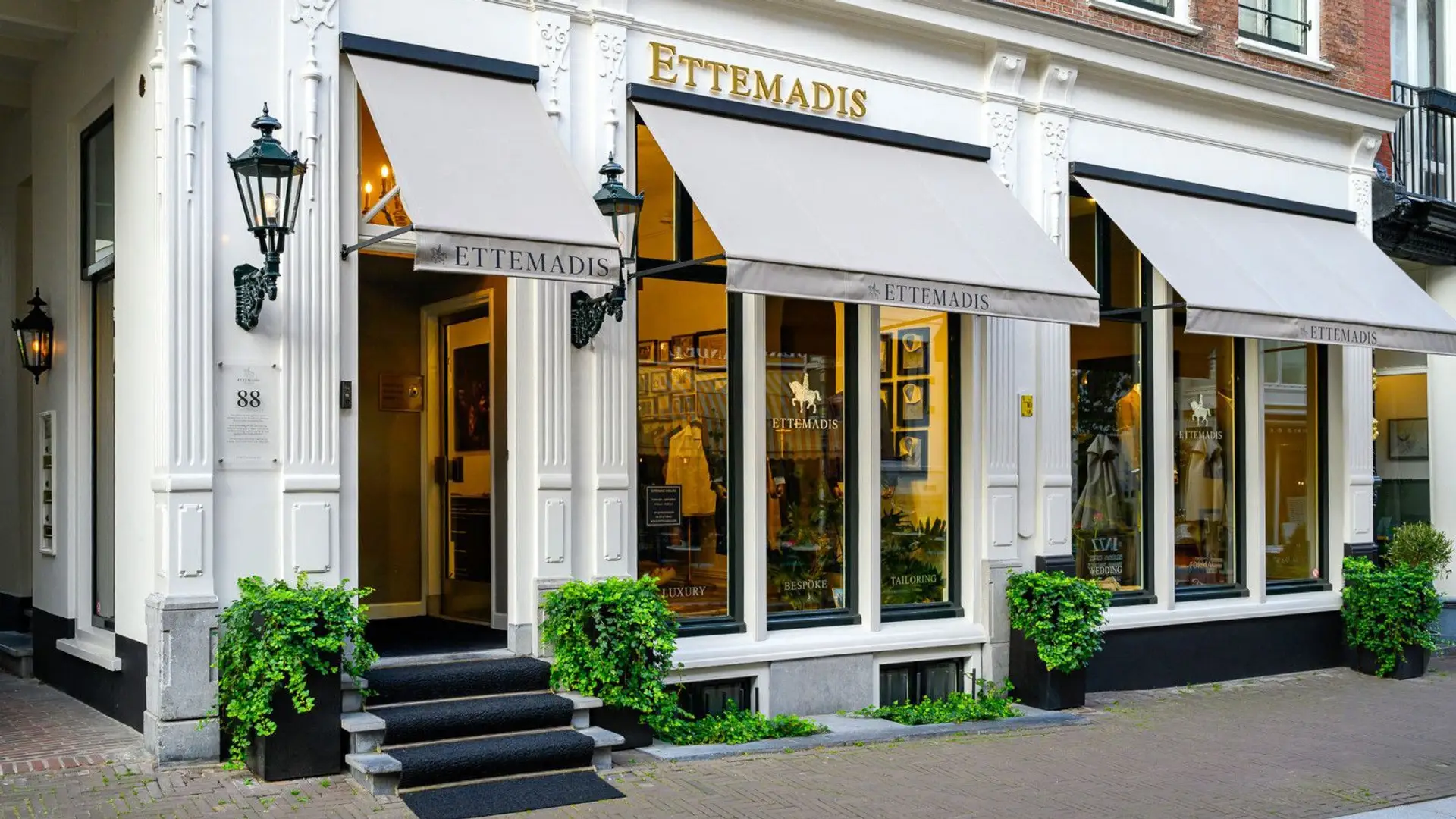 Winkelpand Ettemadis in Den Haag, Zuid-Holland