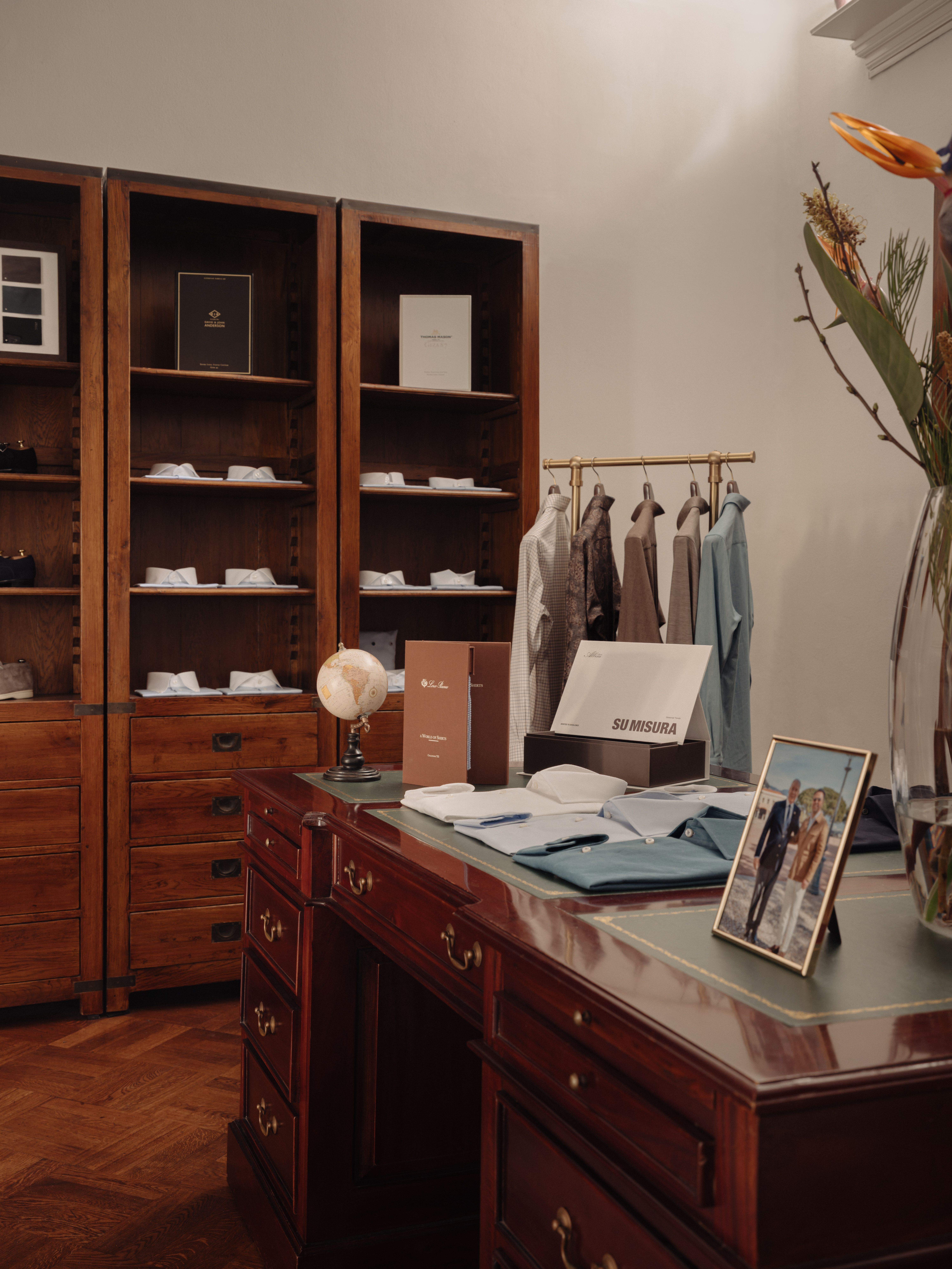 Interieur Ettemadis overhemden van Den Haag