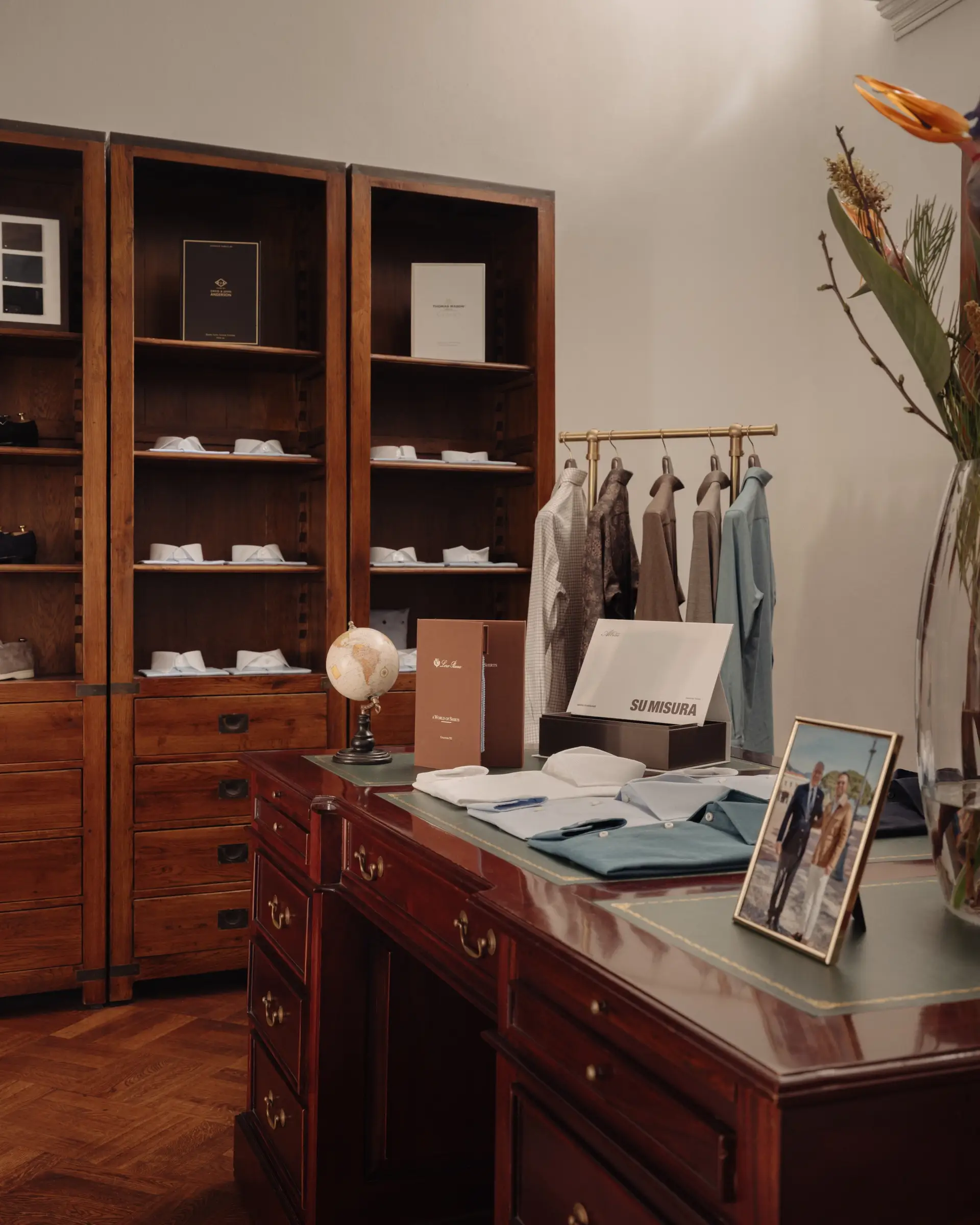 Interieur Ettemadis overhemden van Den Haag