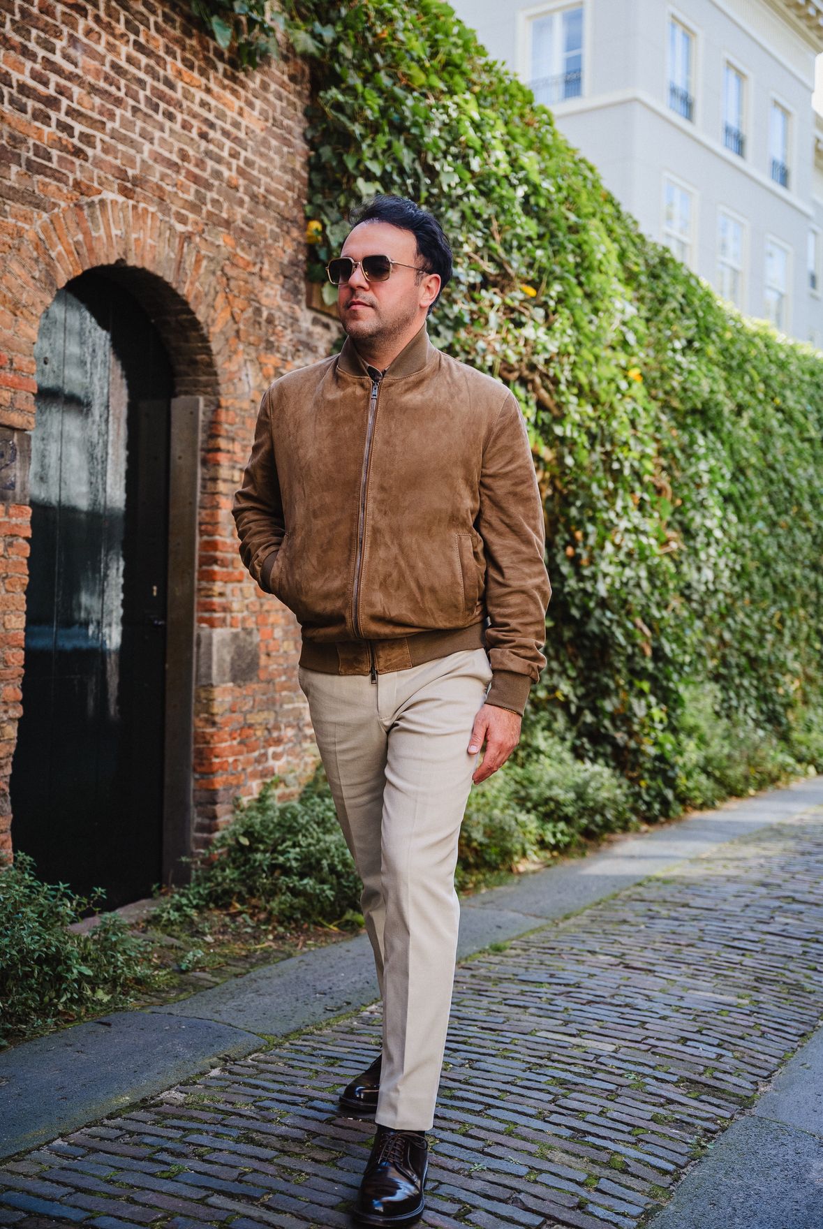 Bruine suede bomber op maat door Ettemadis