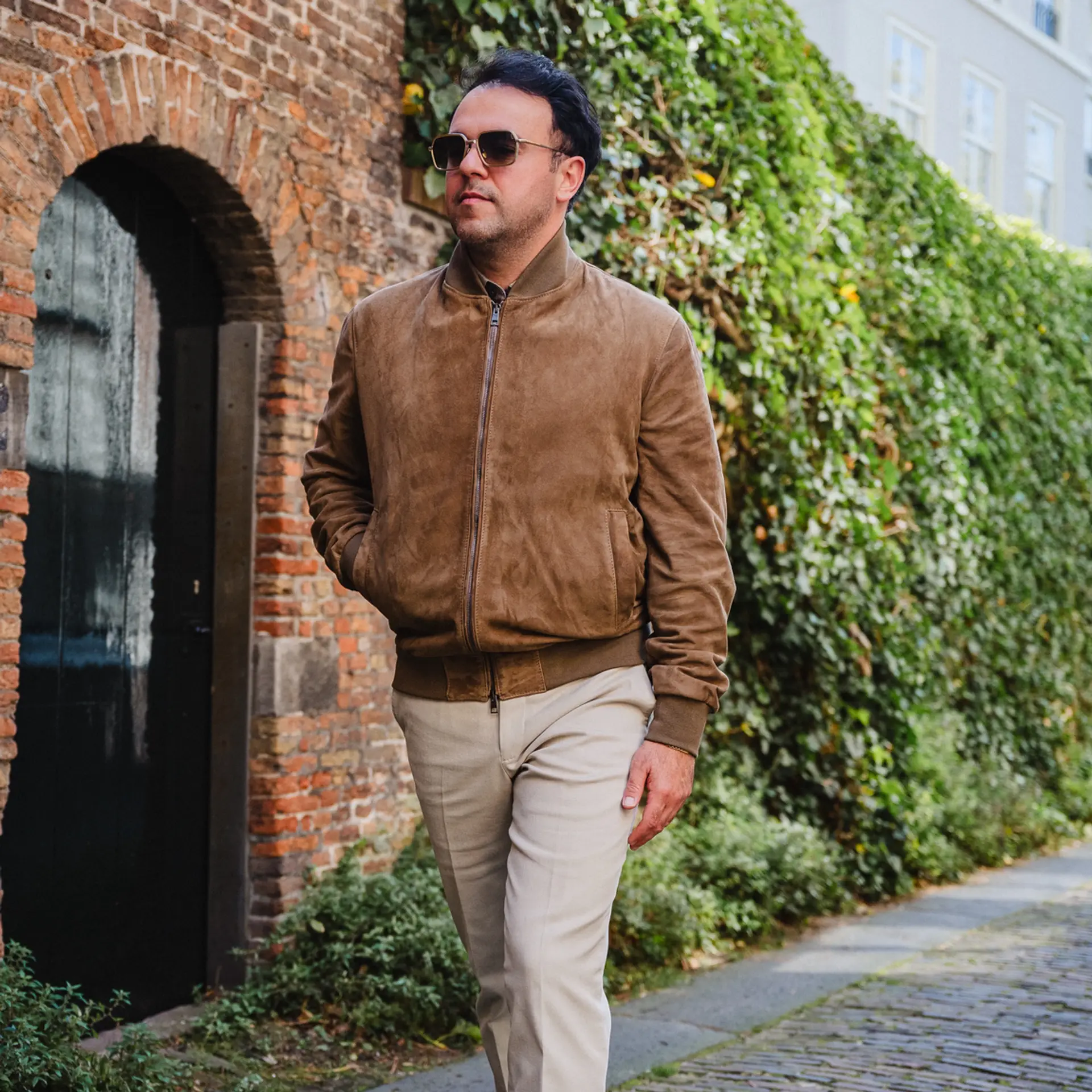 Bruine suede bomber op maat door Ettemadis