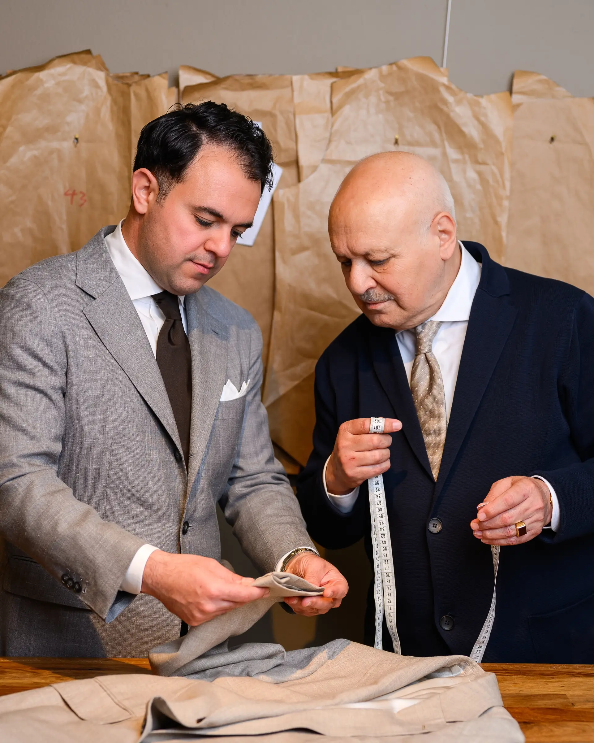 Overleg tussen Amir & Mehdi over Stoffen en maatwerkopties