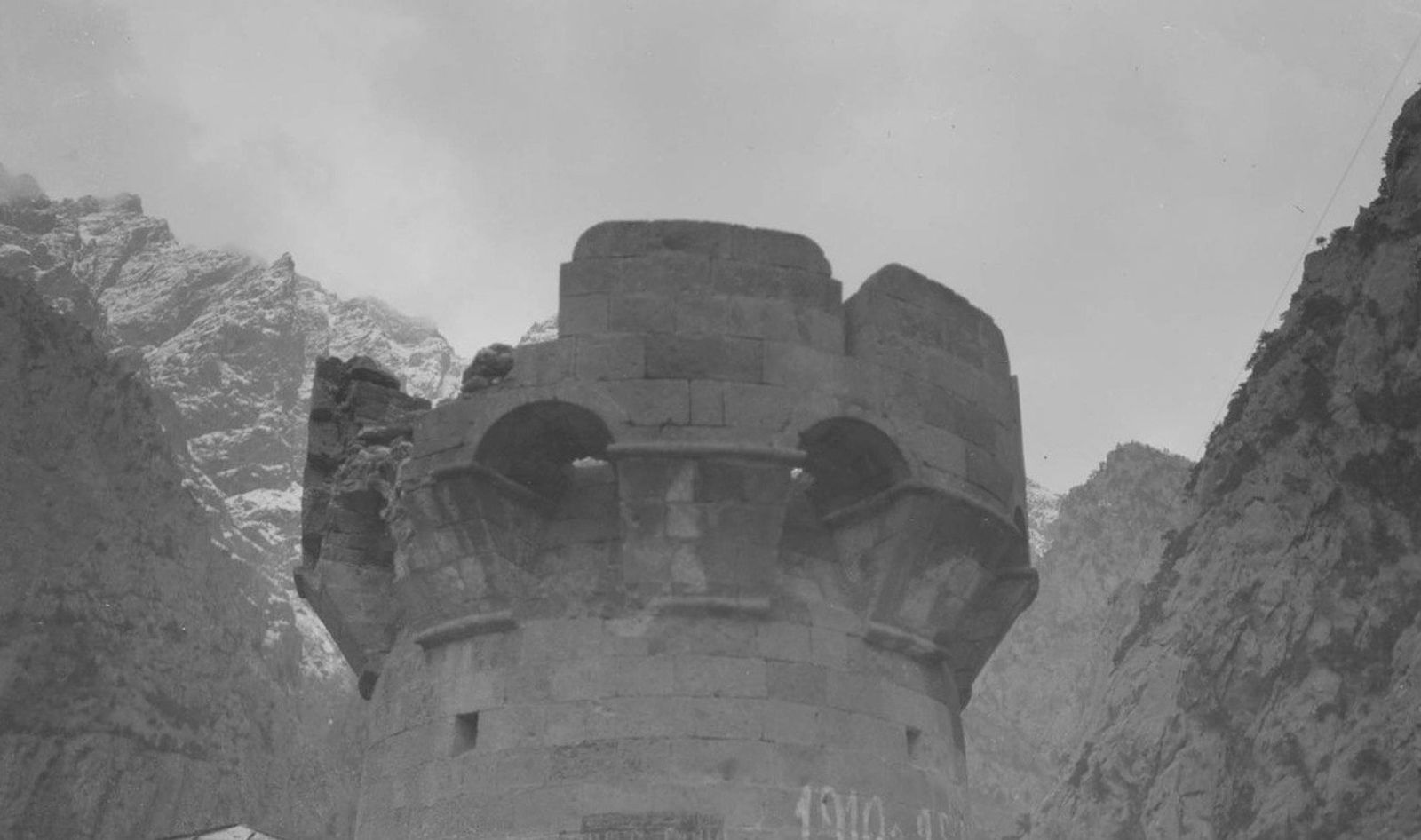 ბრძოლის შედეგად დაზიანებული სიმაგრე
