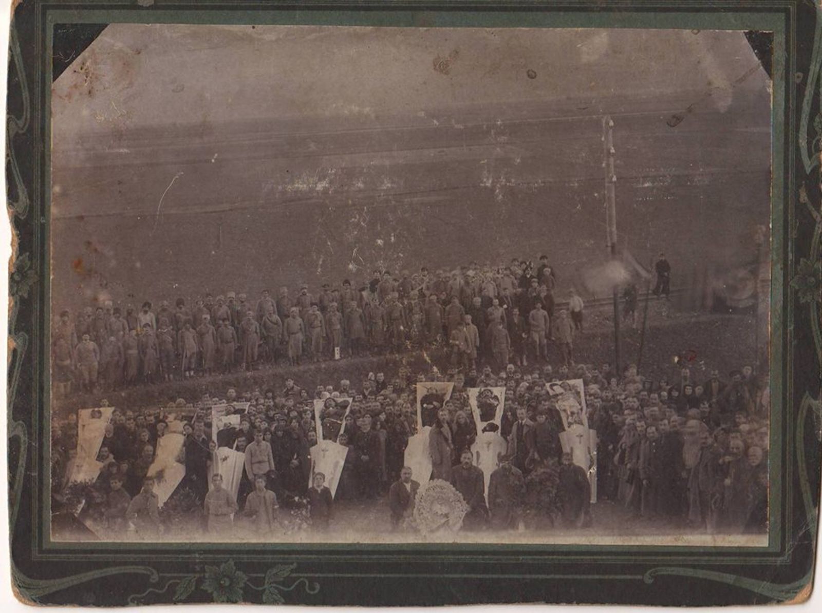 დაღუპულების დაკრძალვა. ხაშური. 1918 წ.