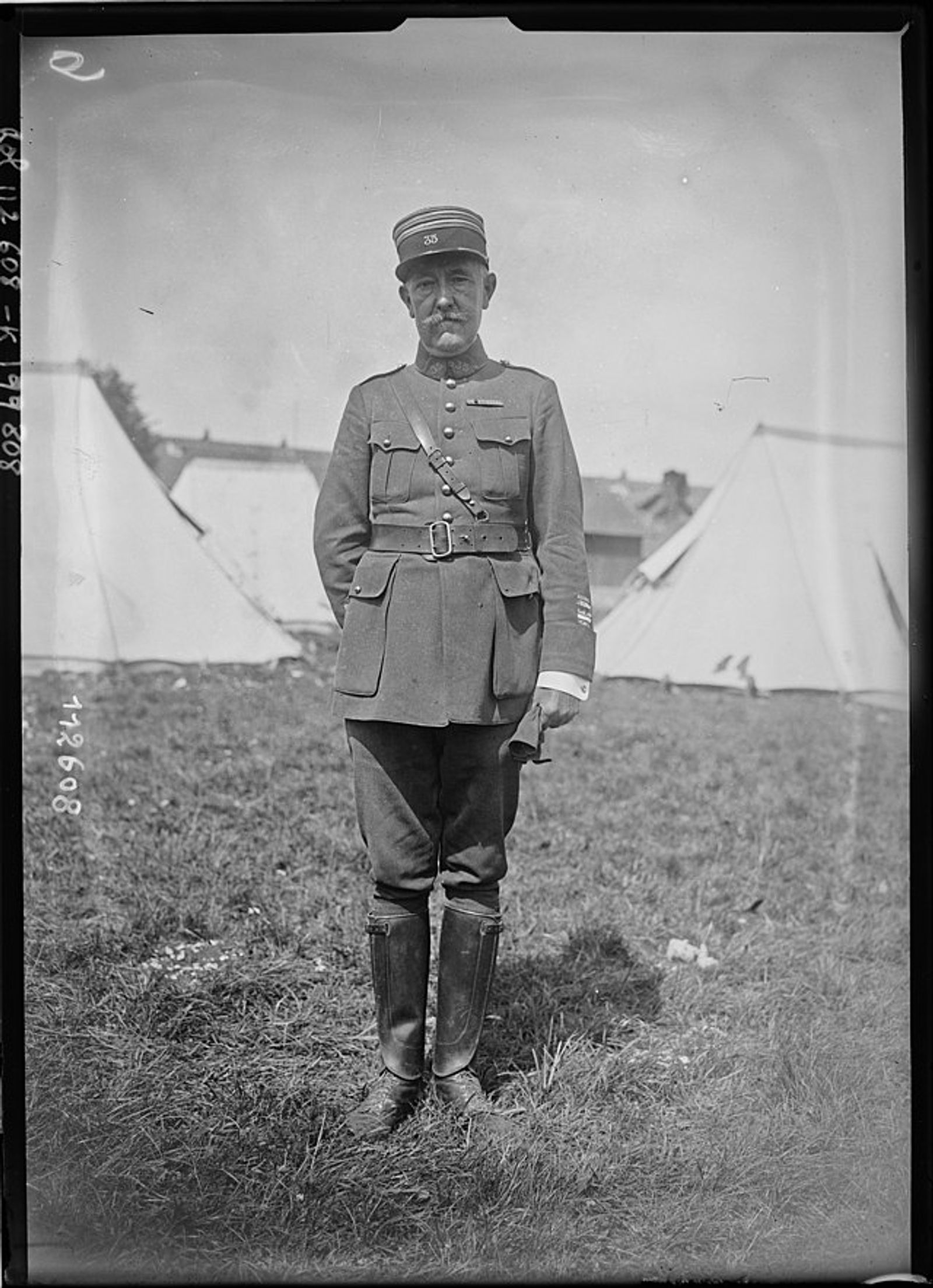 640px-Lieutenant-colonel_Fornier_de_Lachaux,_septembre_1926_à_Valdahon