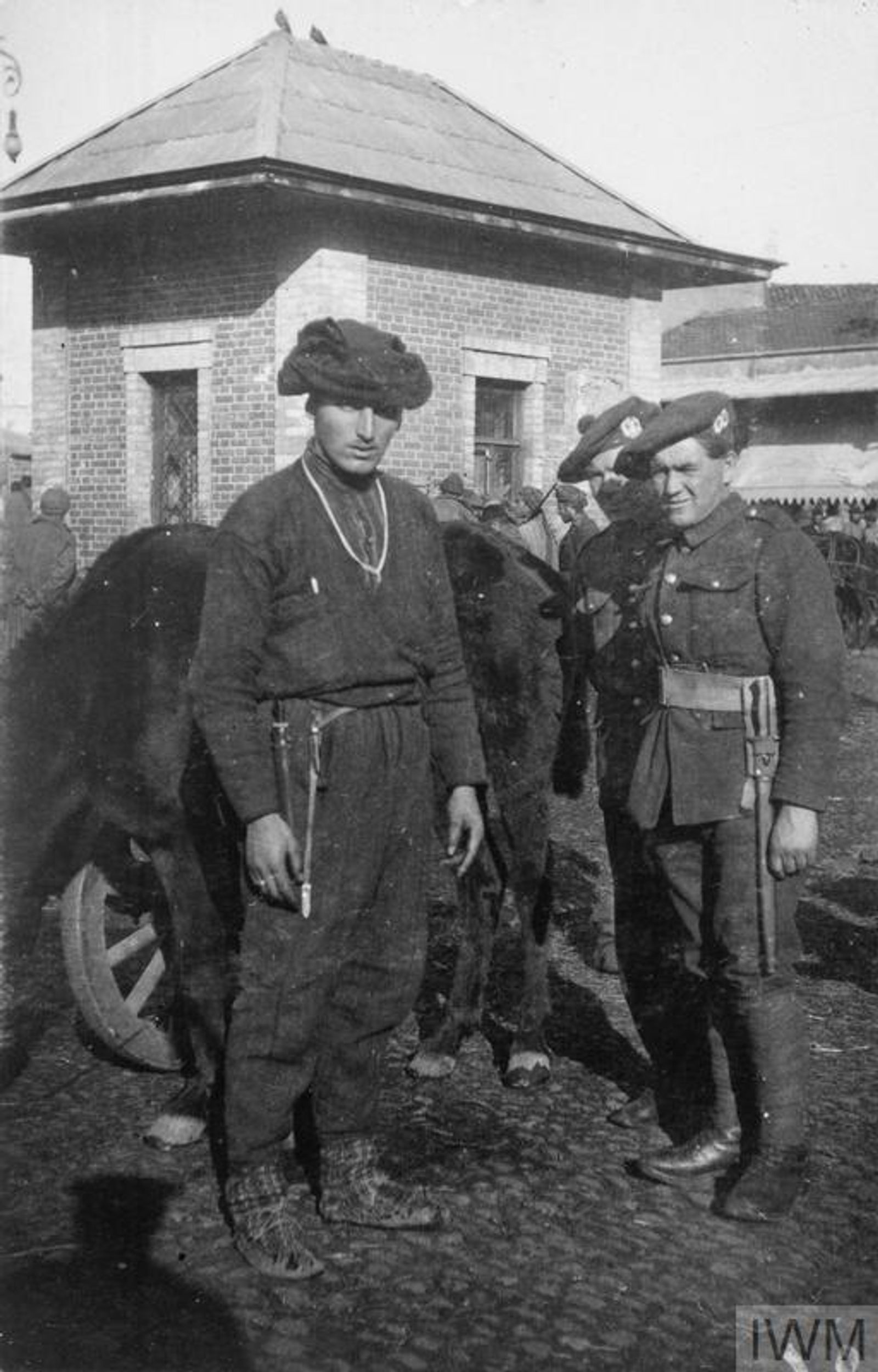 აჭარელი ჯარისკაცი Highland Regiment ის ჯარისკაცებთან ერთად.