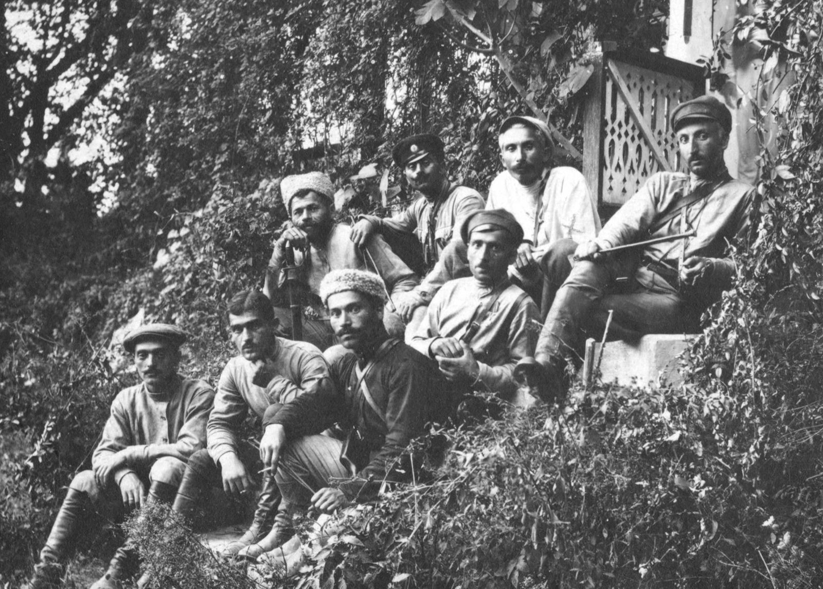 ა. დგებუაძე და ვ. ჯუღელი სოჭის ფრონტზე (1919 წ.)
