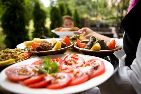 Adopting Mediterranean lifestyle lowers risk of cancer mortality by 28%