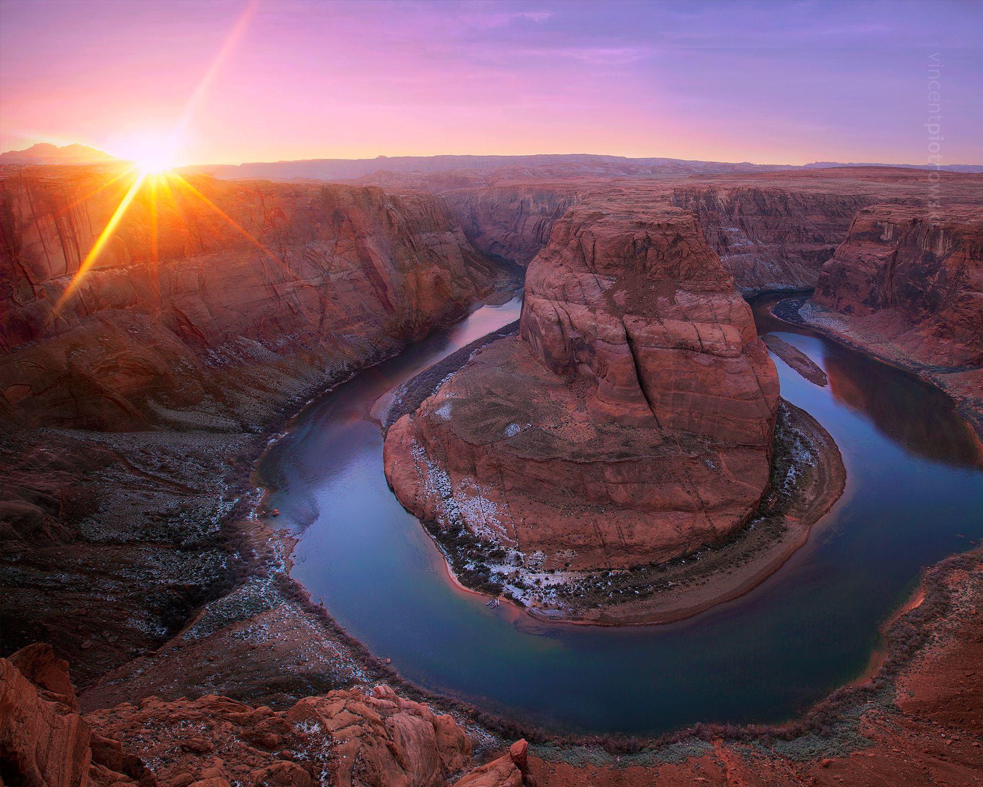 A sunset photo of Horseshoe Bend in Arizona taken at sunset