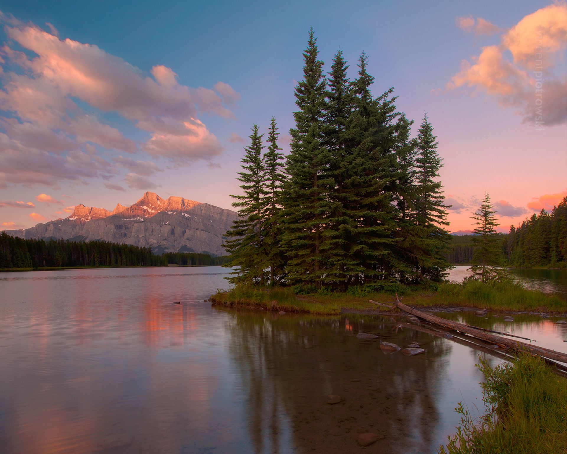 Two Jack Lake in Banff National Park at sunrise