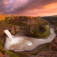 A picture of Palouse Falls in Washington taken at sunset