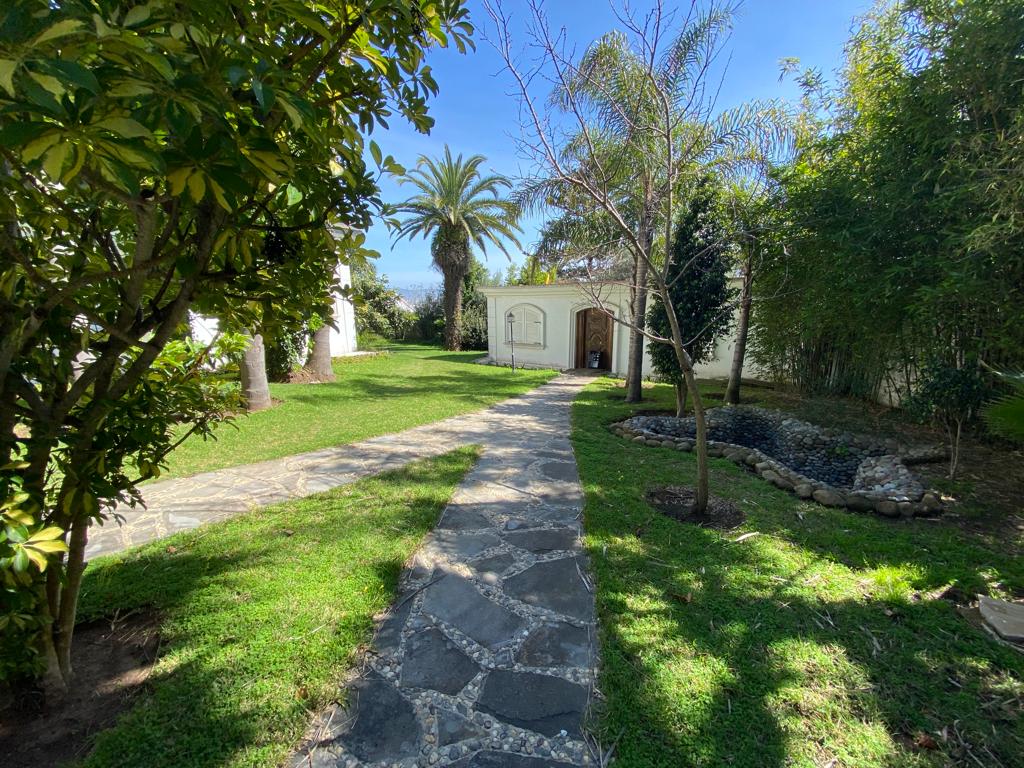  Elegant Villa with Pool and Panoramic City Views in Jbel Kebir, Tangier.. photo 3