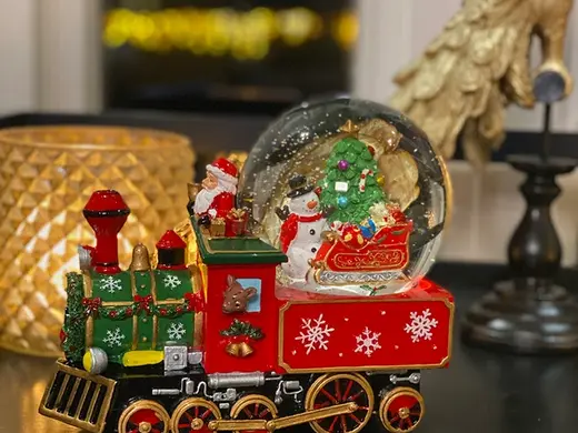 Snow Globes & Music Boxes