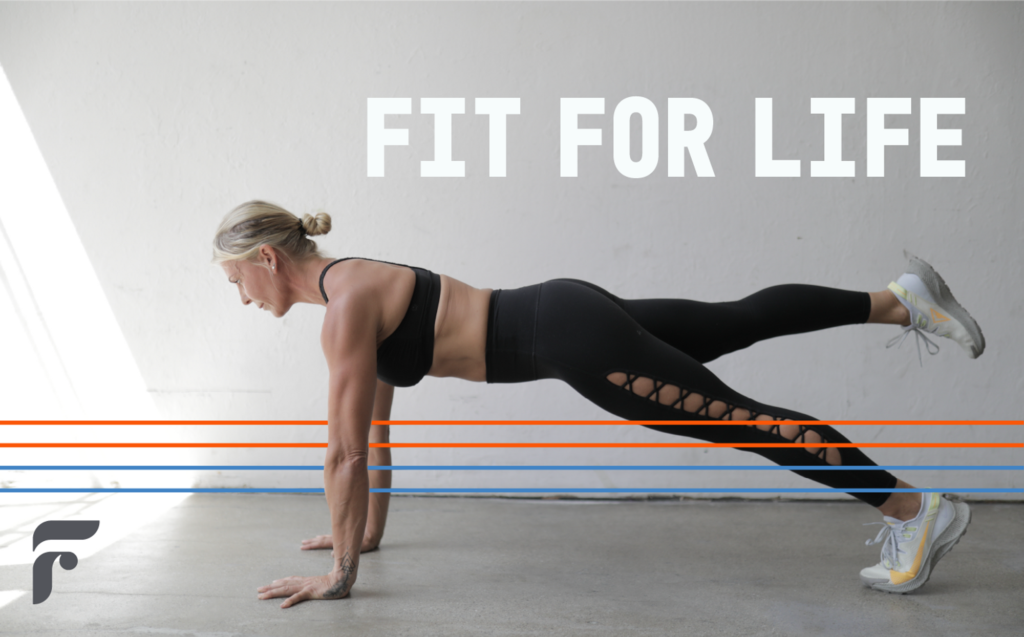 Fit For Life - Woman working out planking