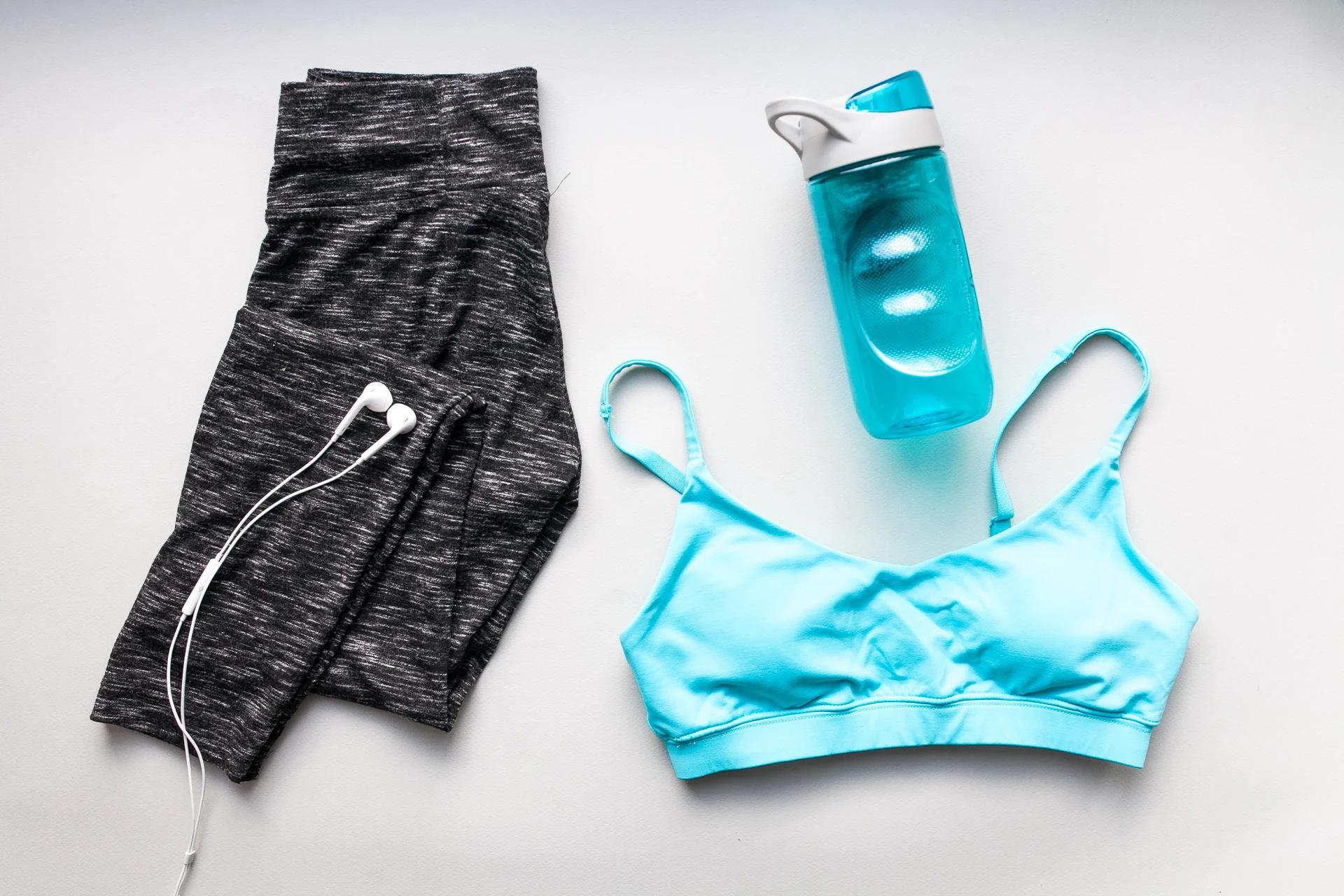 2. Ropa deportiva adaptada al tipo de entrenamiento para regalar en navidad: Leggings y top