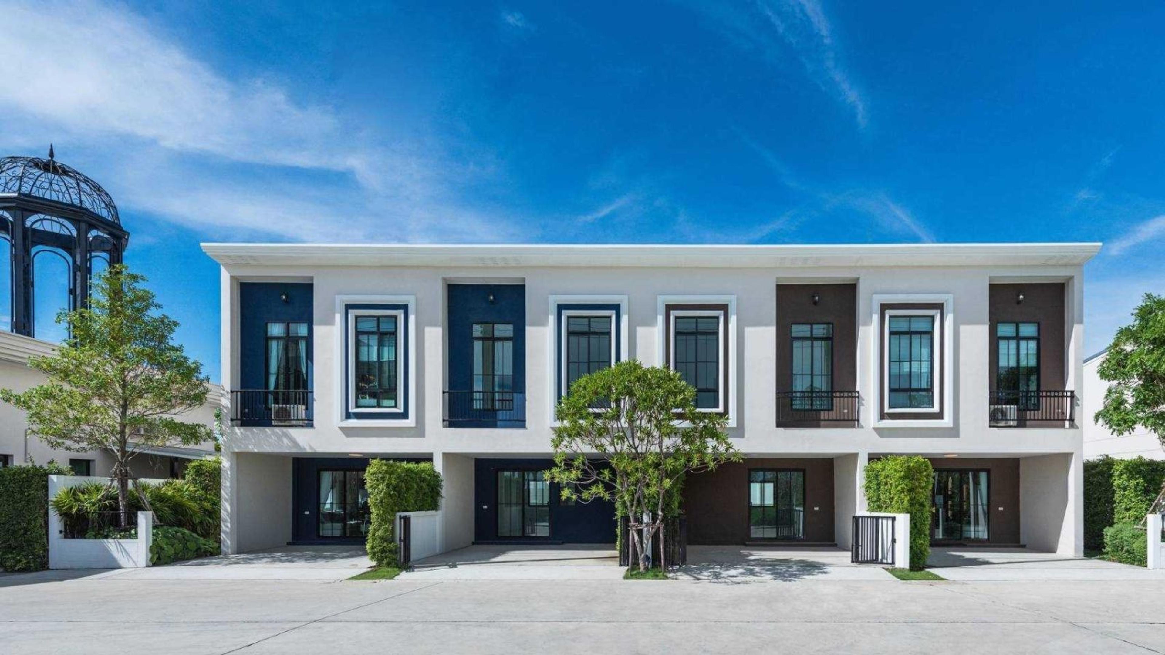 Cozy detached townhouse