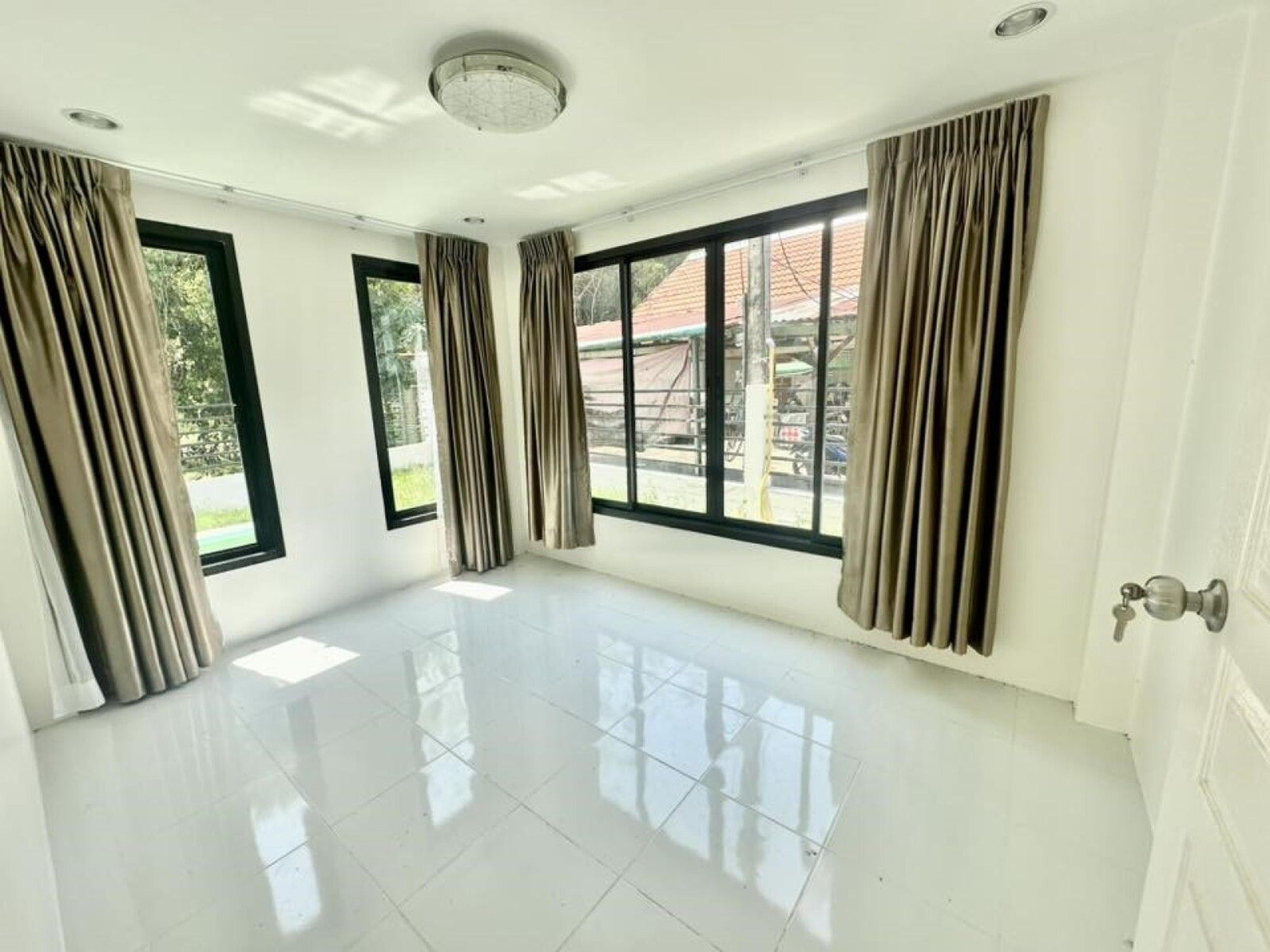 Ready-made modern house with pool in Thalang — 9